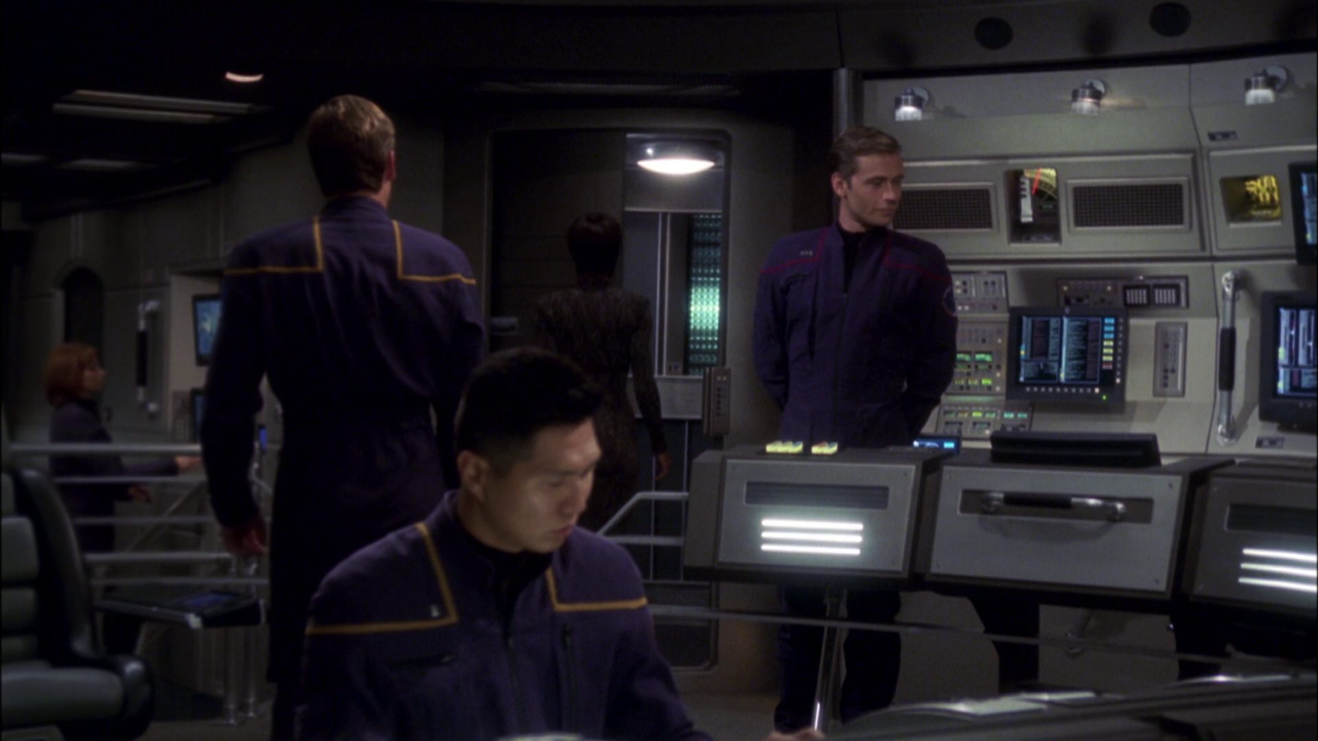 extant_StarTrek_ENT_1x08-BreakingTheIce_3636.jpg