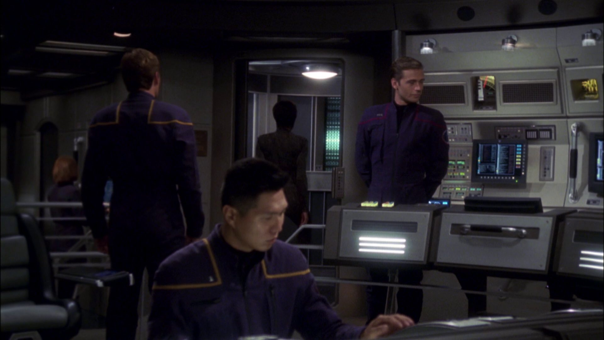 extant_StarTrek_ENT_1x08-BreakingTheIce_3637.jpg