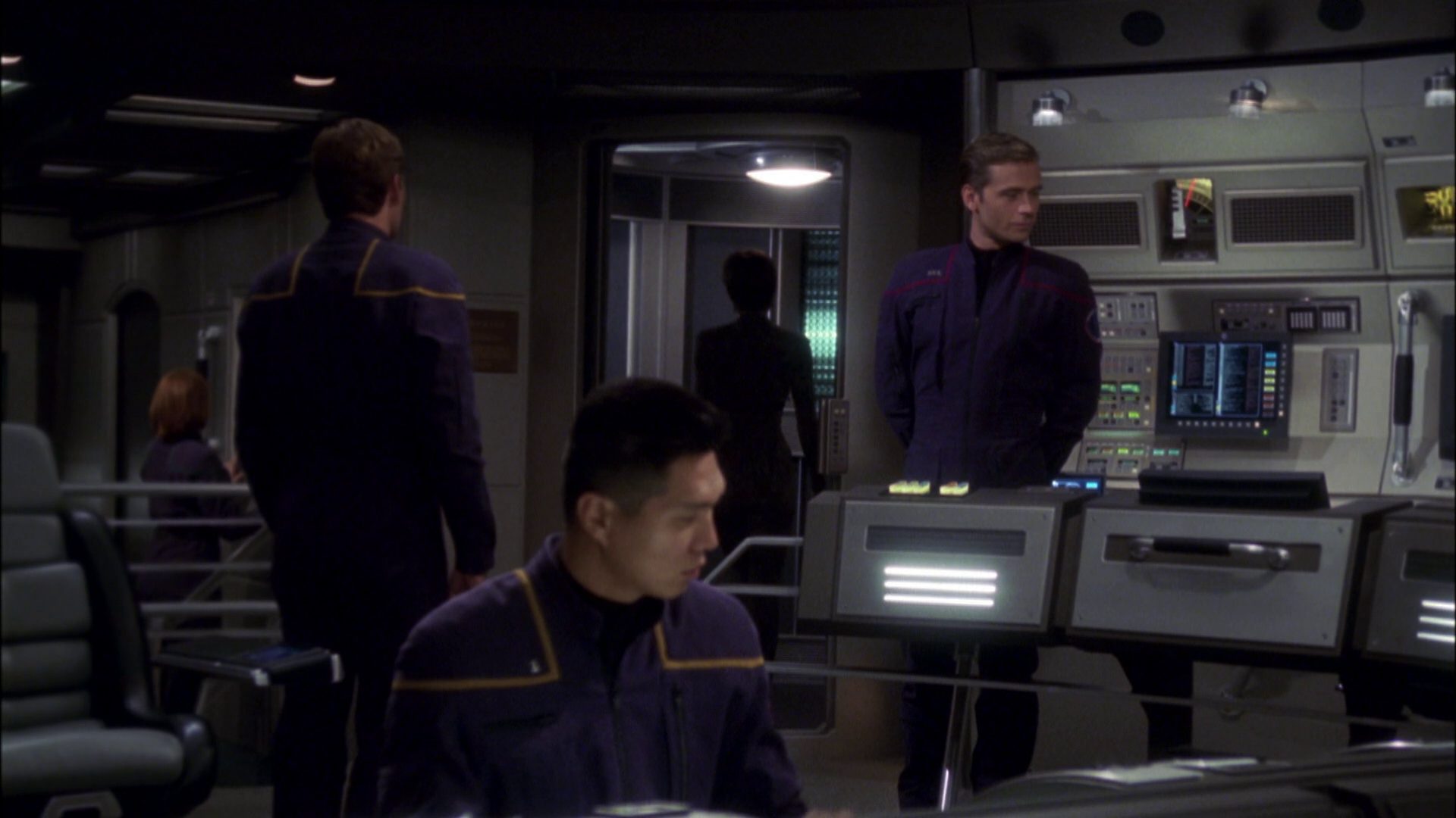 extant_StarTrek_ENT_1x08-BreakingTheIce_3638.jpg