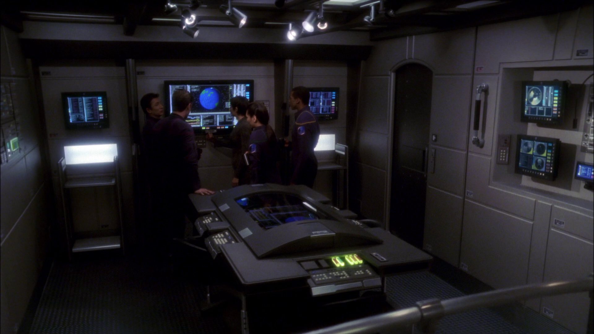 extant_StarTrek_ENT_1x09-Civilization_0010.jpg