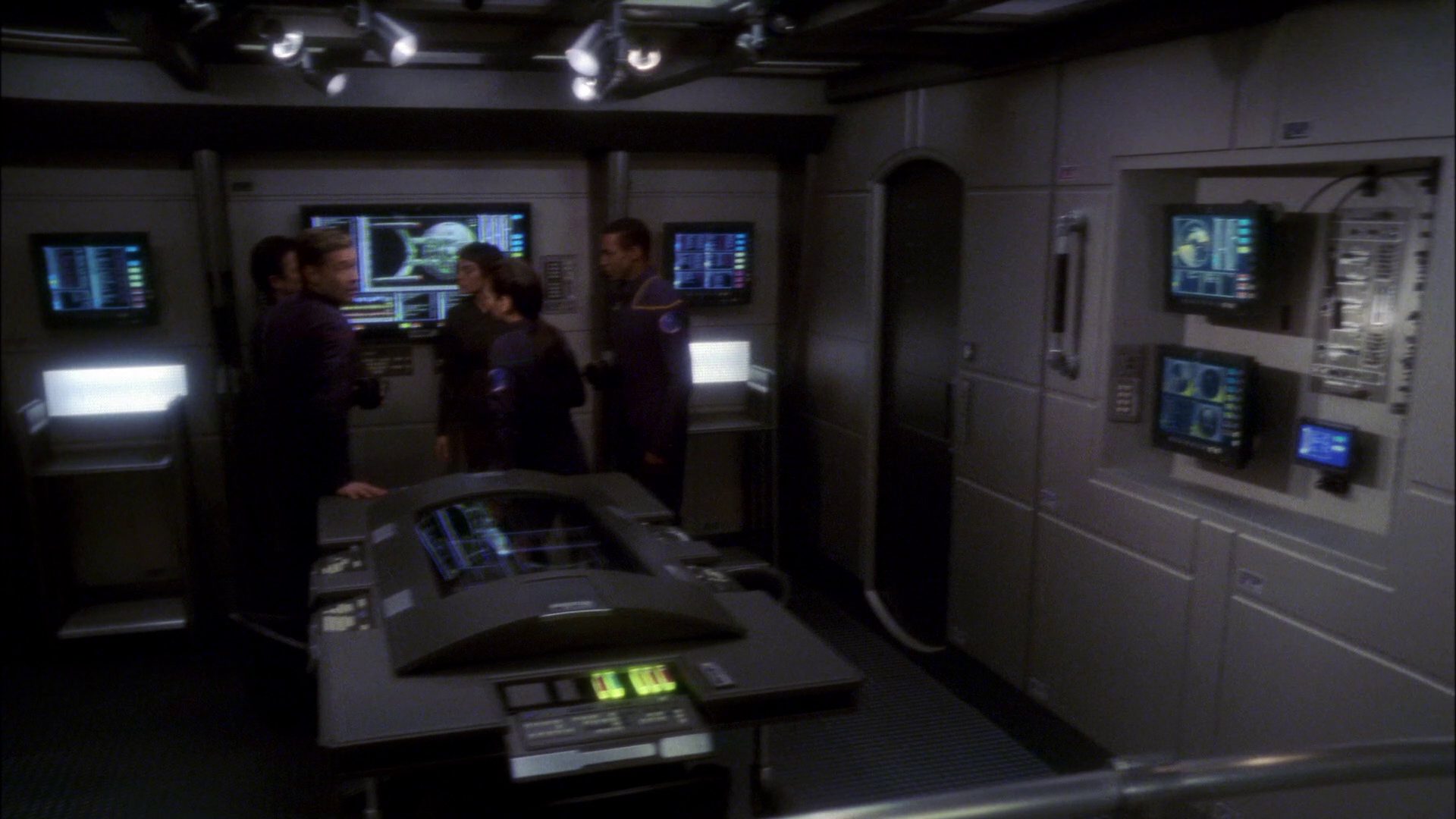 extant_StarTrek_ENT_1x09-Civilization_0012.jpg