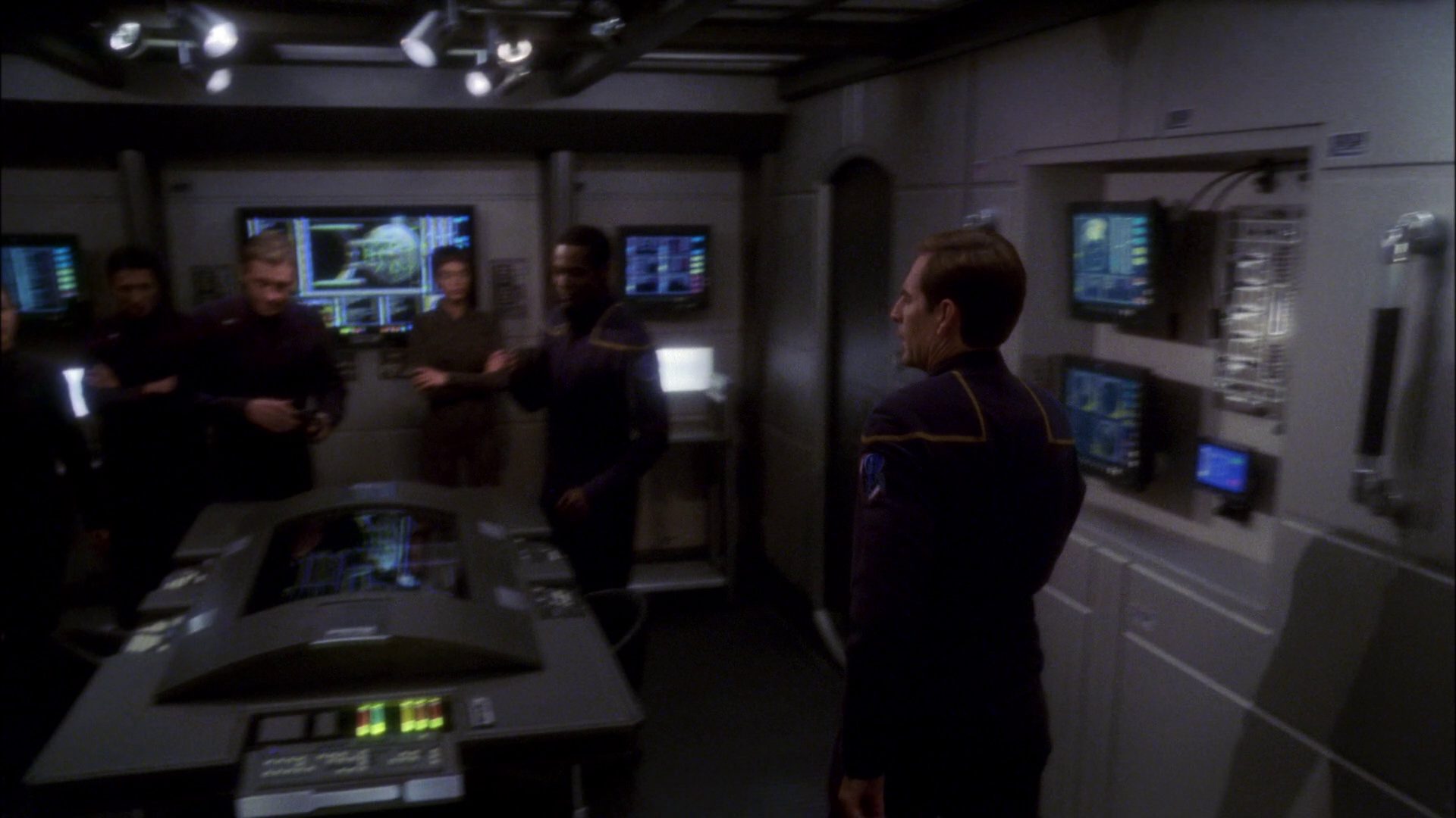 extant_StarTrek_ENT_1x09-Civilization_0017.jpg