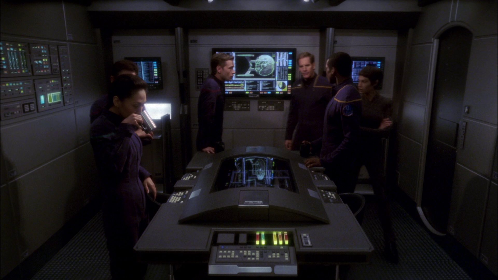 extant_StarTrek_ENT_1x09-Civilization_0022.jpg