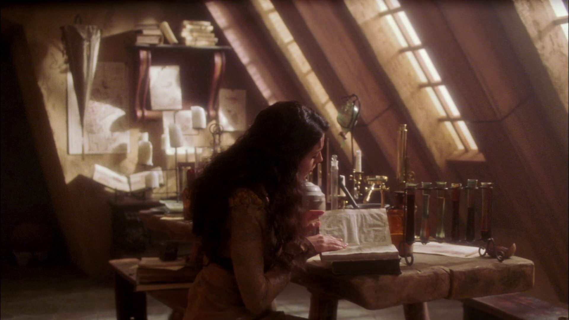 extant_StarTrek_ENT_1x09-Civilization_1712.jpg