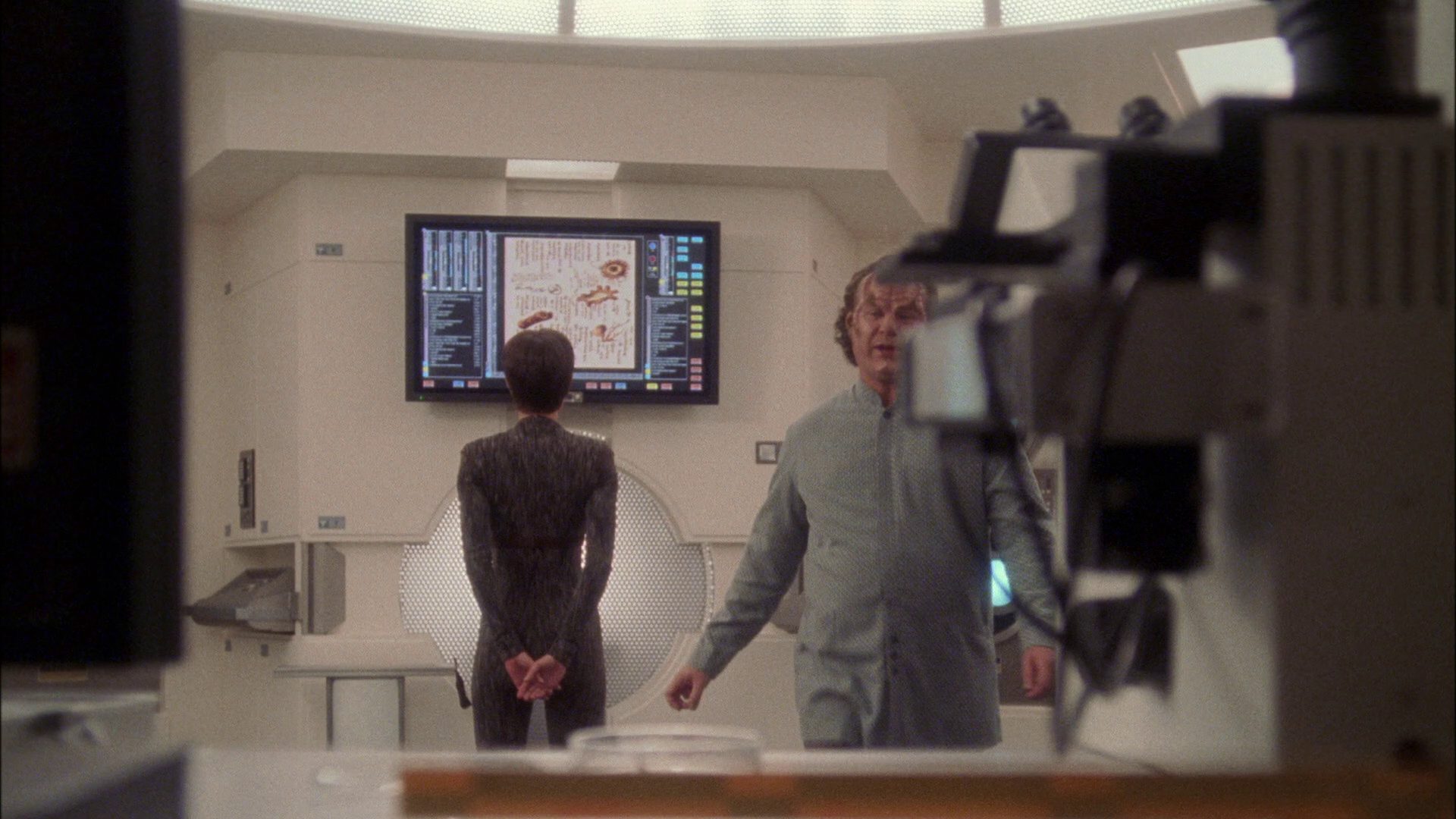 extant_StarTrek_ENT_1x09-Civilization_2040.jpg