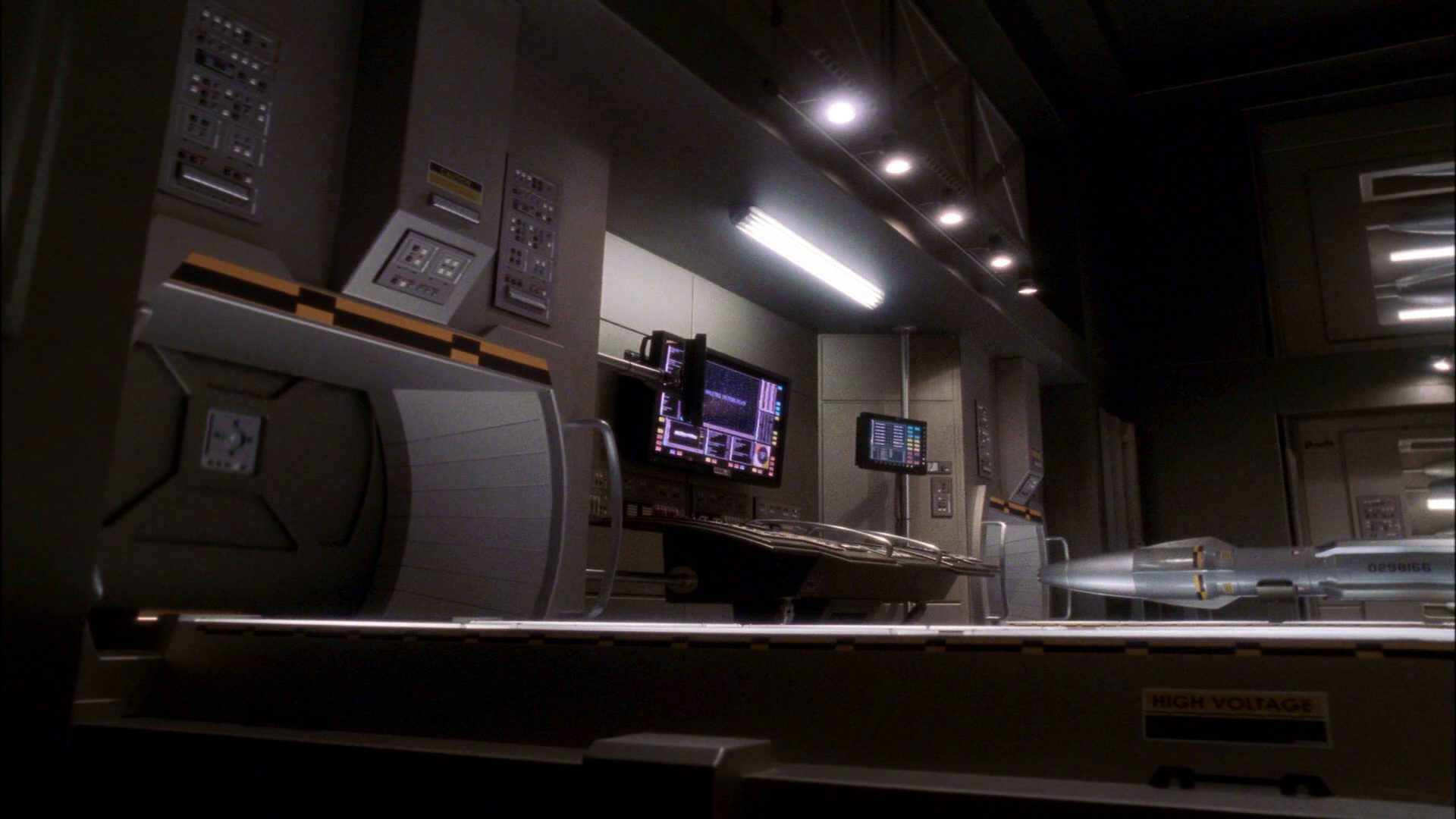 extant_StarTrek_ENT_1x09-Civilization_3358.jpg