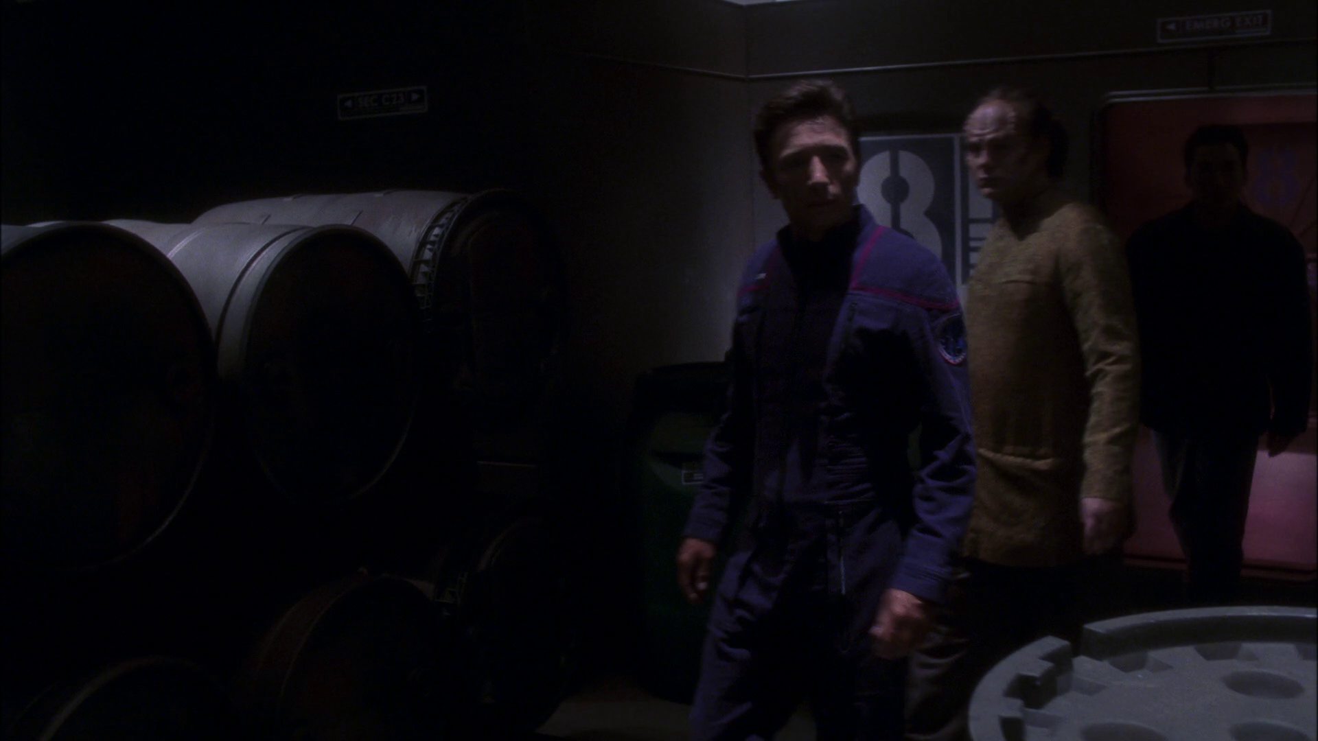 extant_StarTrek_ENT_1x10-FortunateSon_1634.jpg