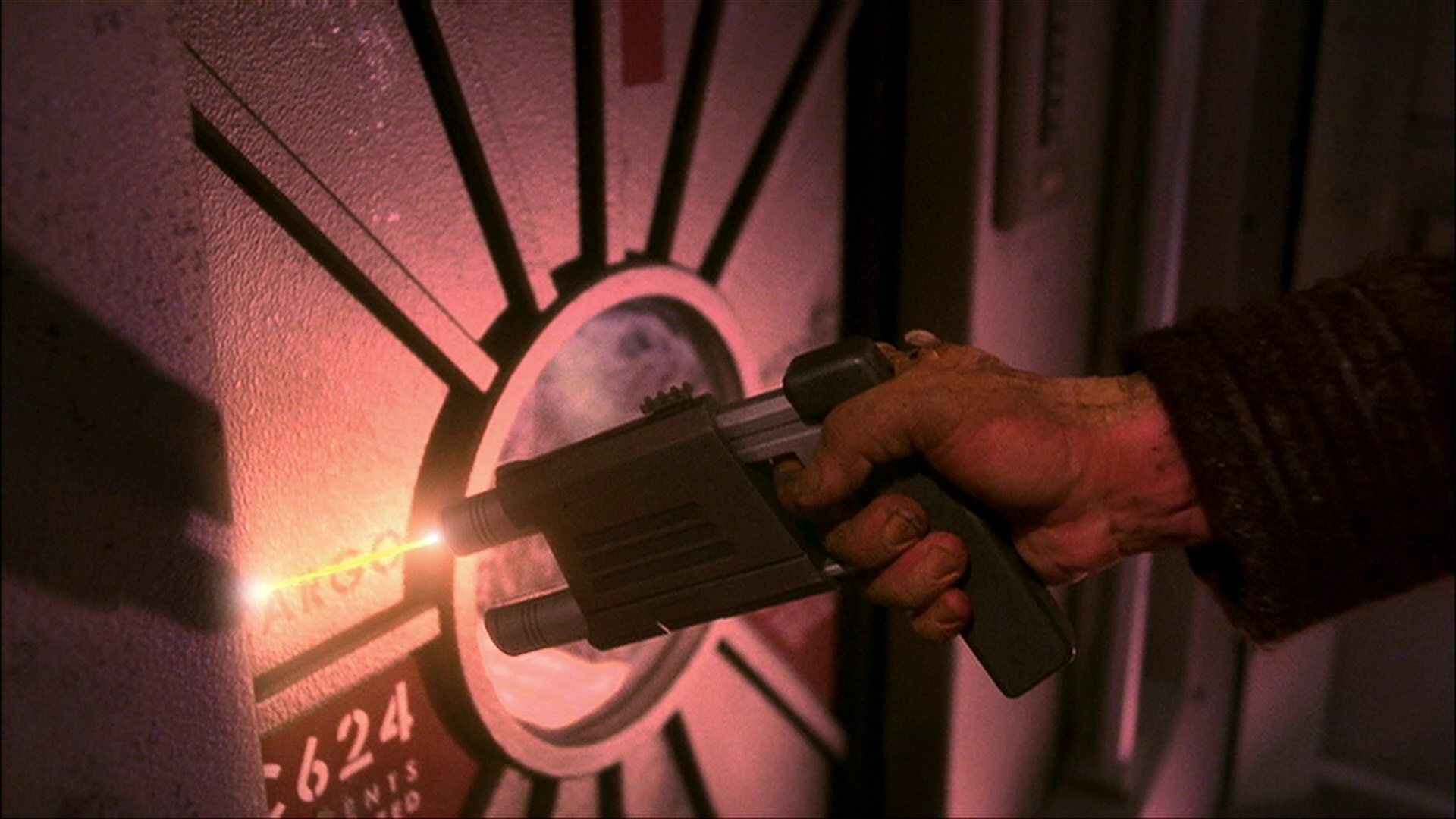 extant_StarTrek_ENT_1x10-FortunateSon_2872.jpg