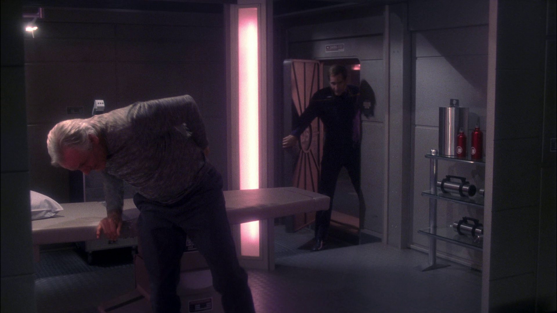 extant_StarTrek_ENT_1x10-FortunateSon_3455.jpg