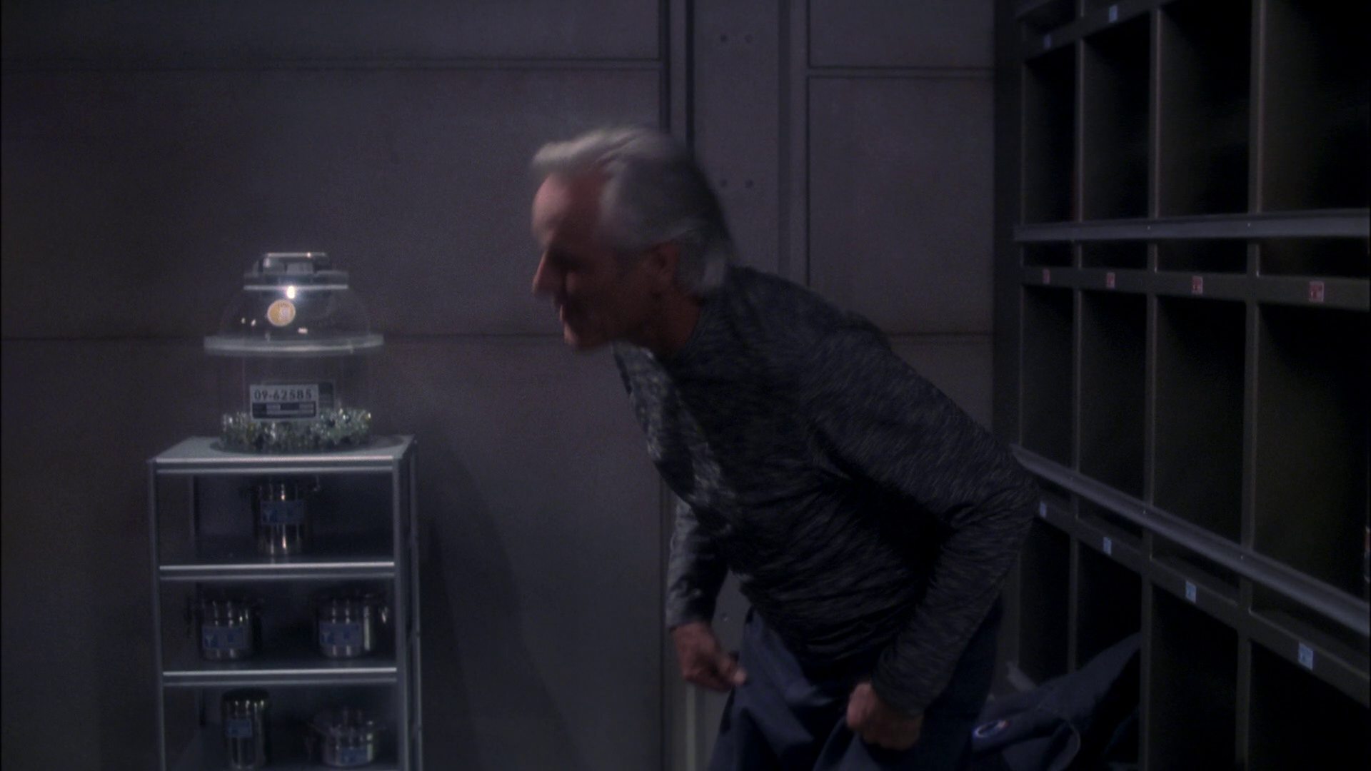 extant_StarTrek_ENT_1x10-FortunateSon_3488.jpg