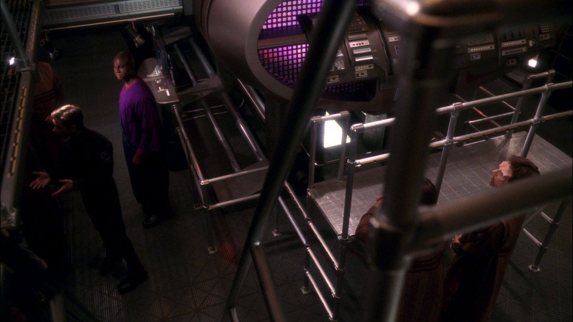 extant_StarTrek_ENT_1x11-ColdFront_0907.jpg