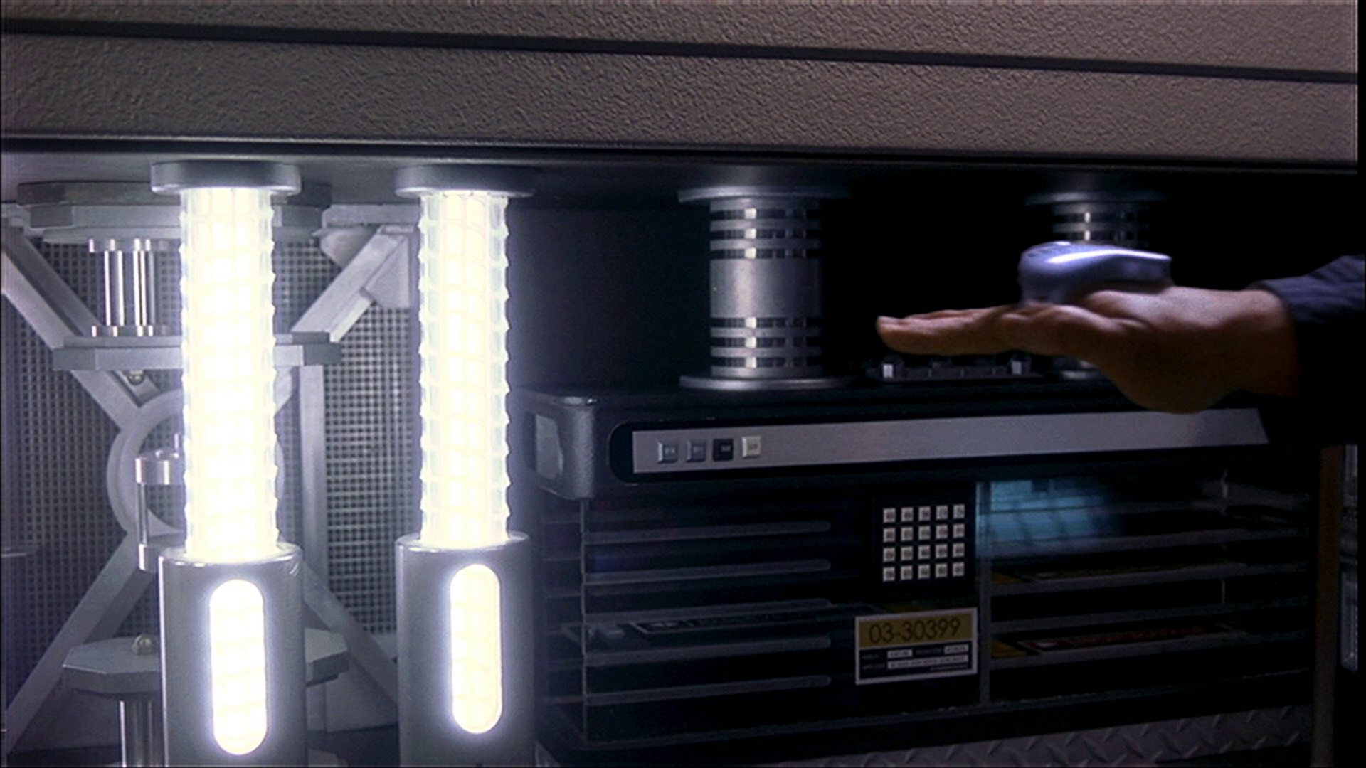 extant_StarTrek_ENT_1x11-ColdFront_3162.jpg