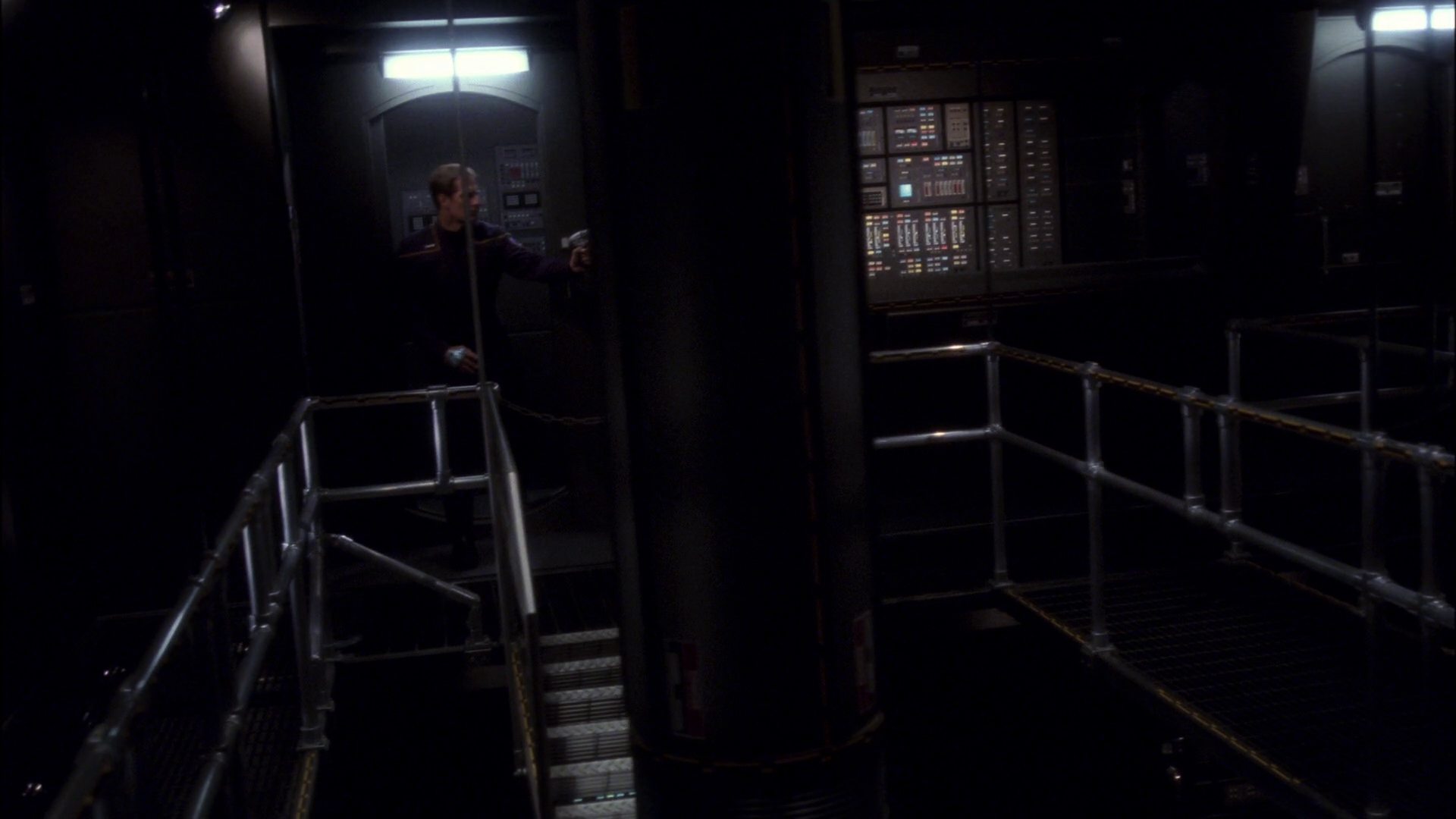 extant_StarTrek_ENT_1x11-ColdFront_3358.jpg
