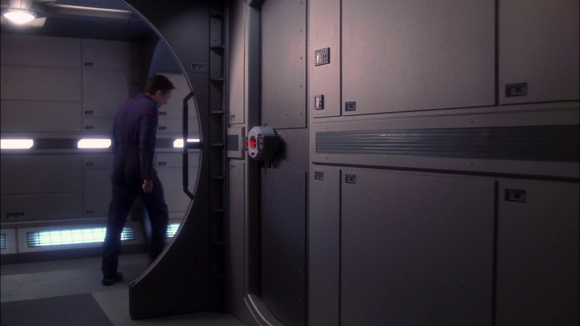 extant_StarTrek_ENT_1x11-ColdFront_3660.jpg
