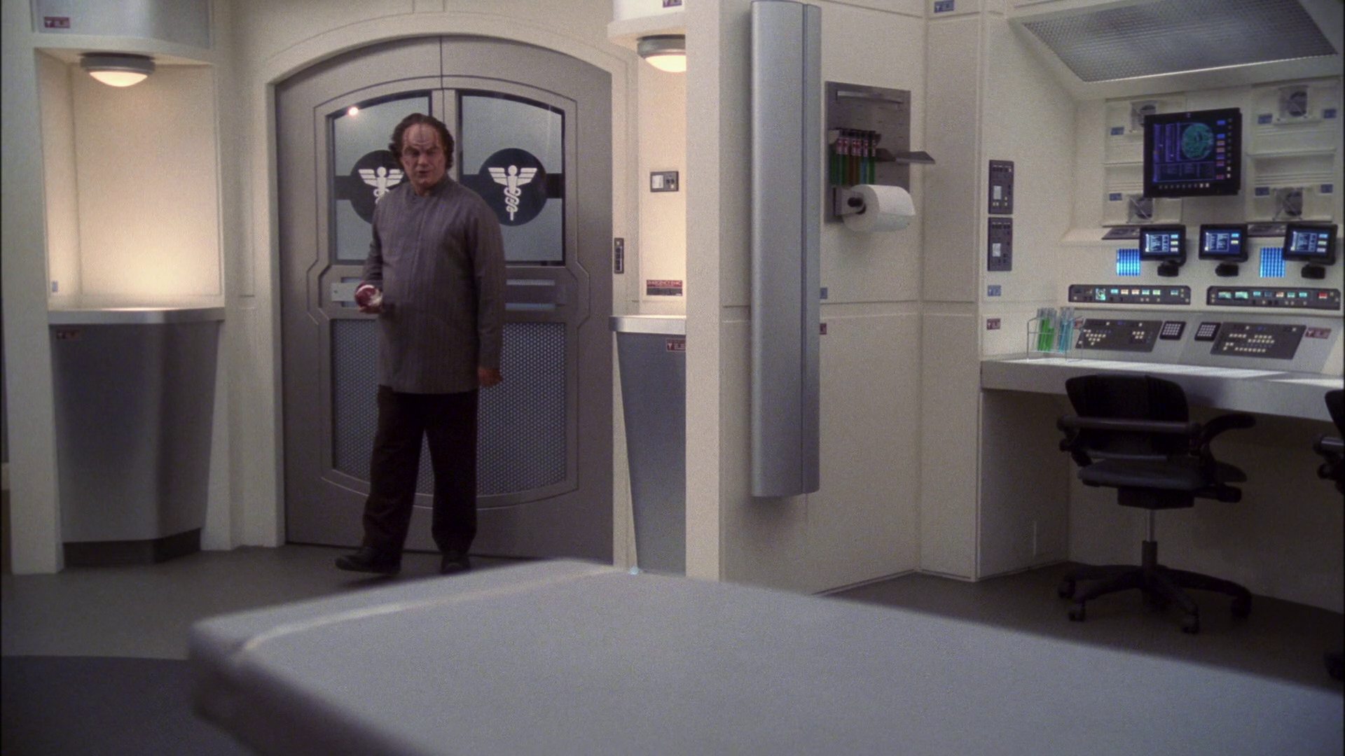 extant_StarTrek_ENT_1x13-DearDoctor_0012.jpg