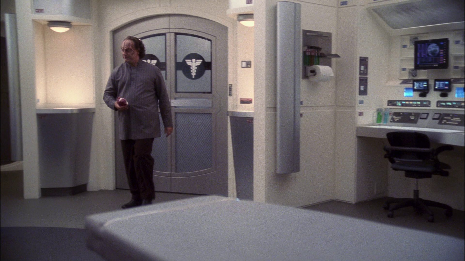 extant_StarTrek_ENT_1x13-DearDoctor_0013.jpg