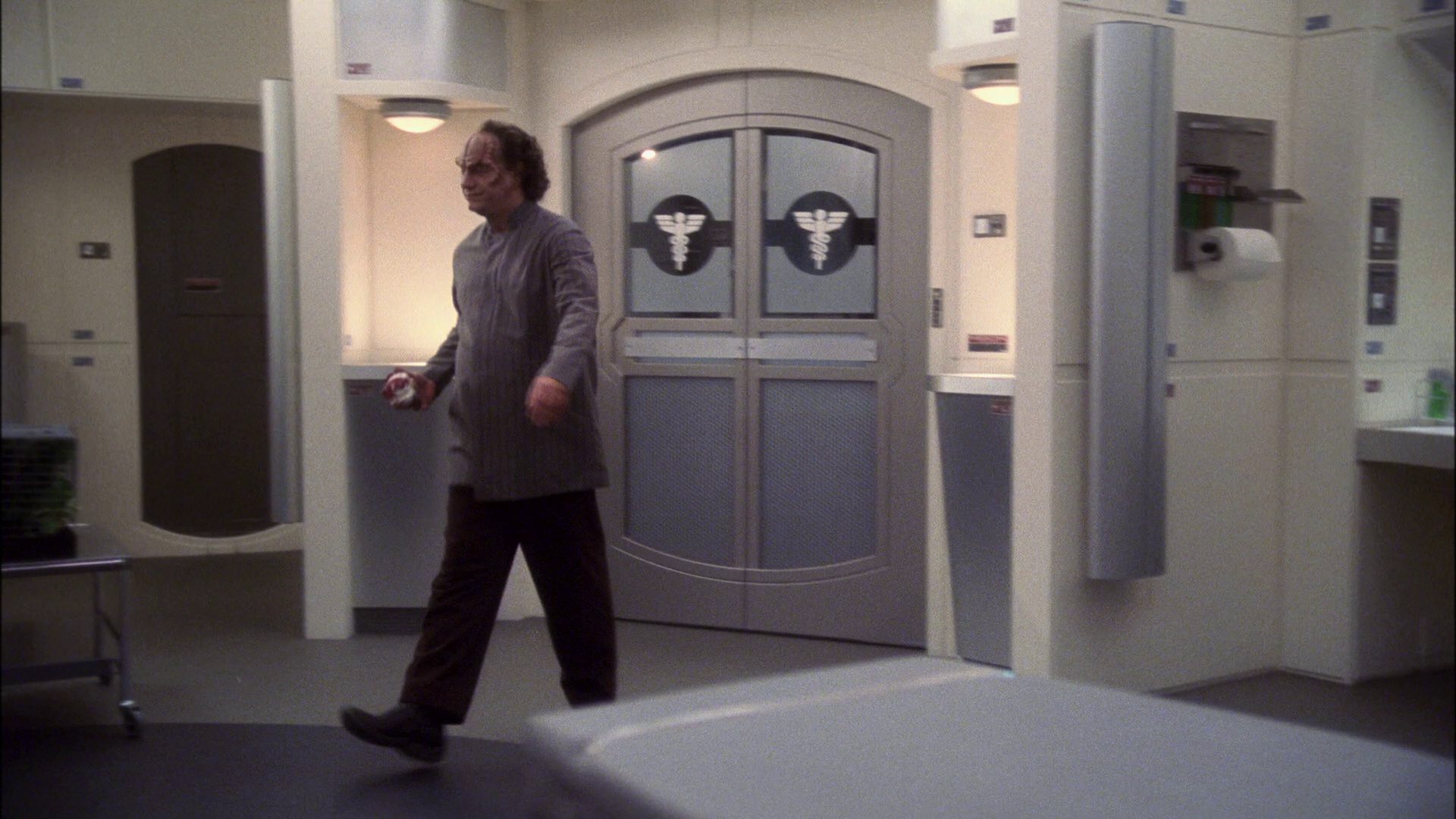 extant_StarTrek_ENT_1x13-DearDoctor_0014.jpg