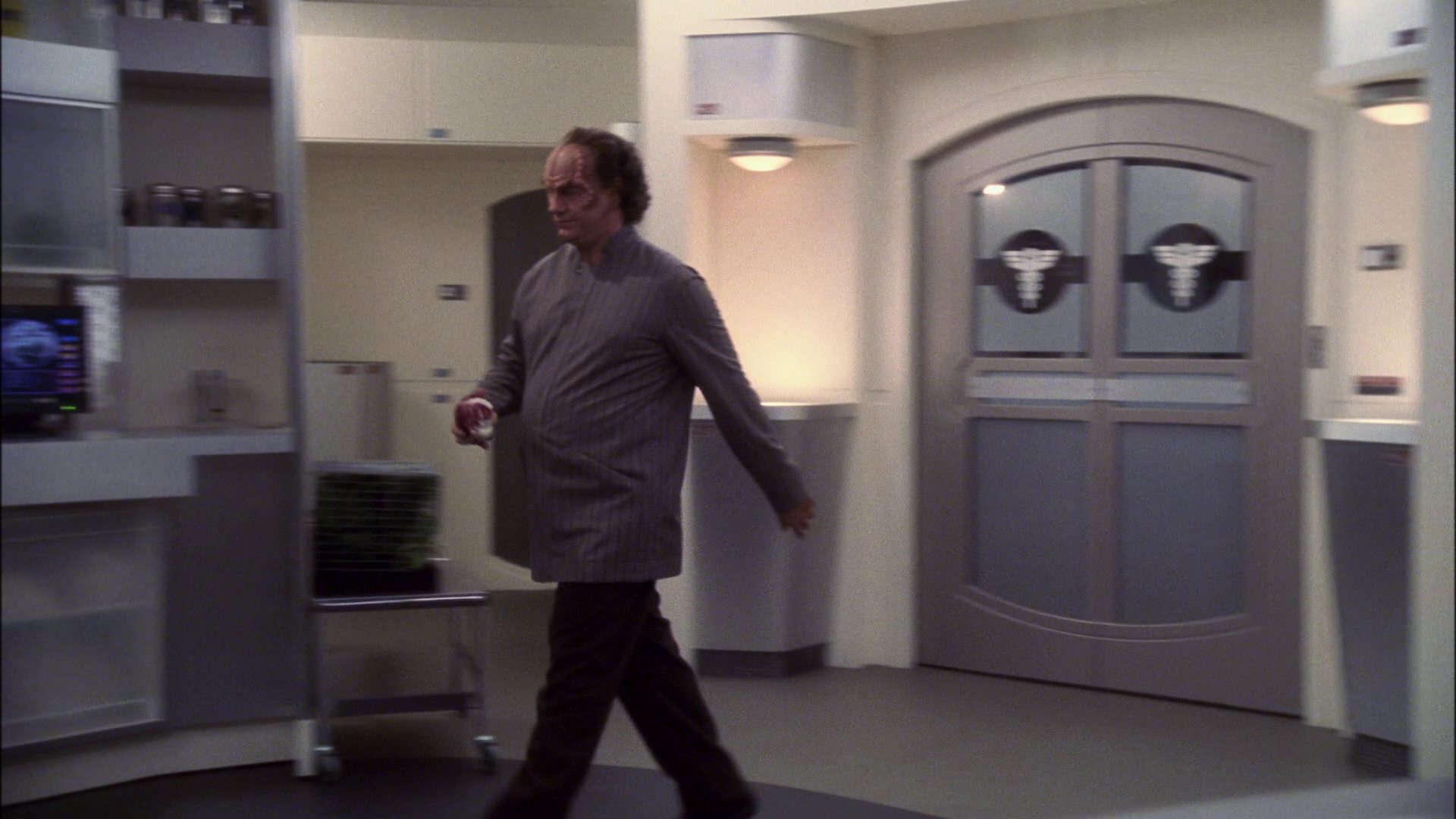 extant_StarTrek_ENT_1x13-DearDoctor_0015.jpg