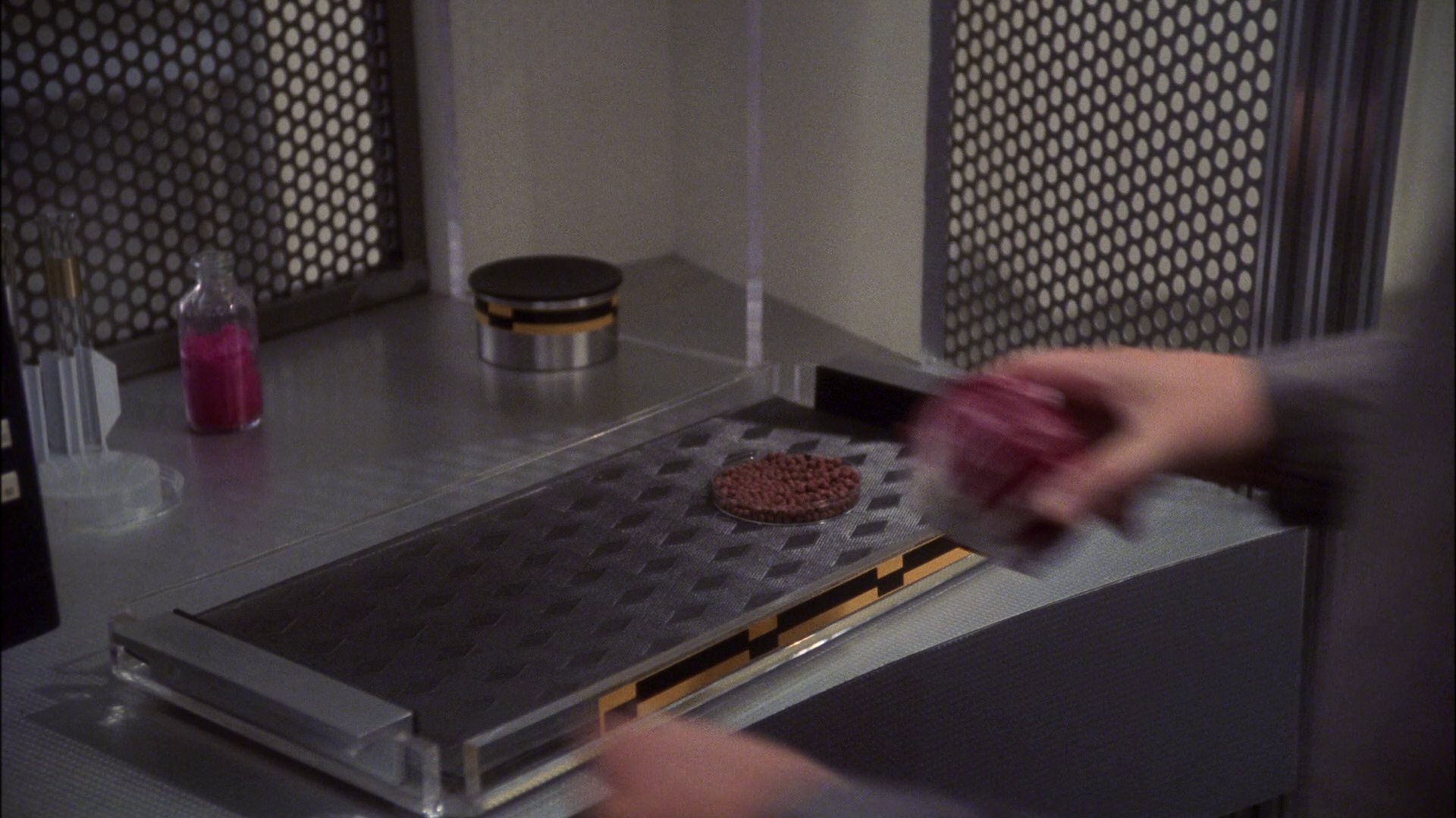 extant_StarTrek_ENT_1x13-DearDoctor_0018.jpg