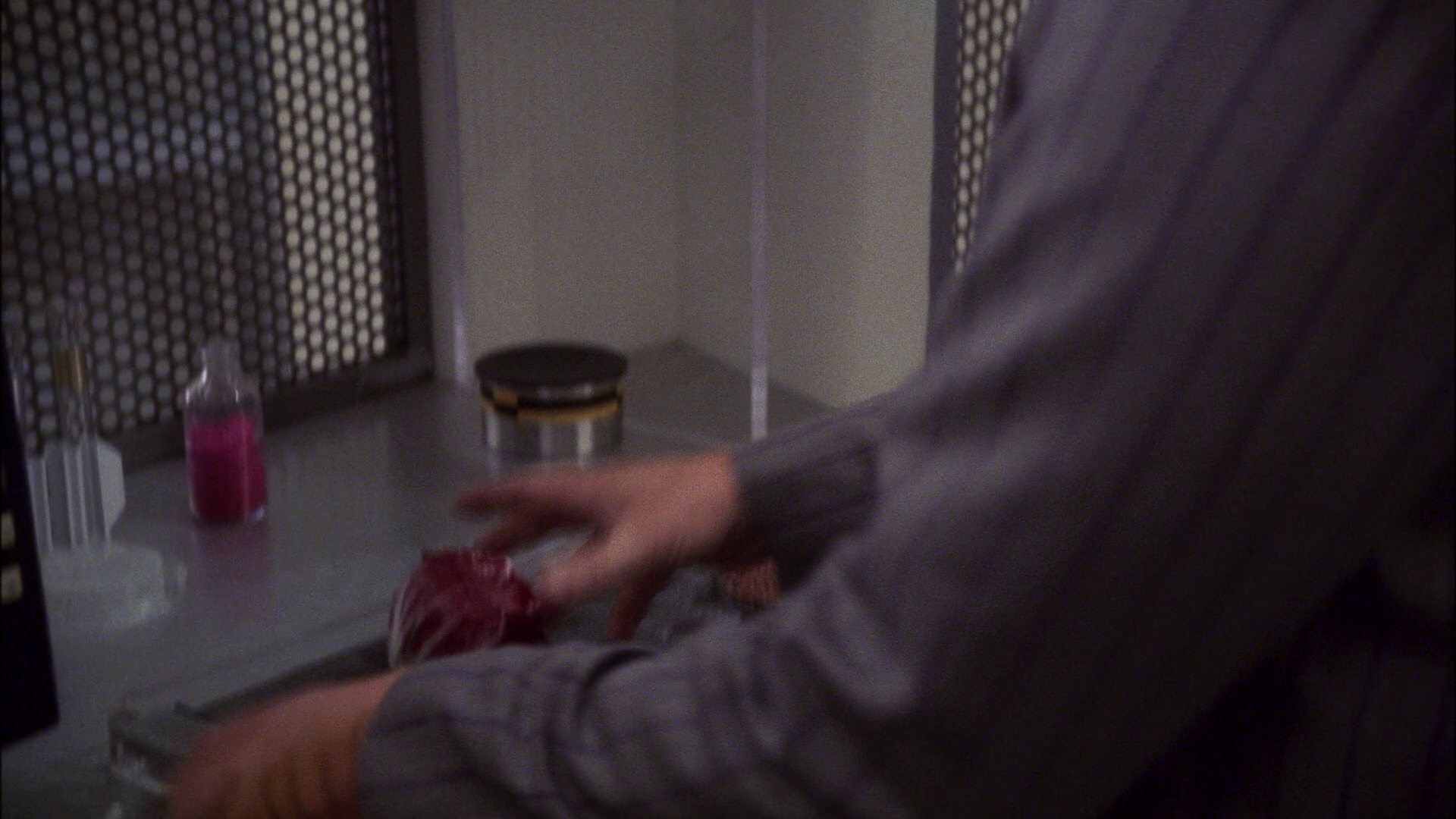 extant_StarTrek_ENT_1x13-DearDoctor_0019.jpg
