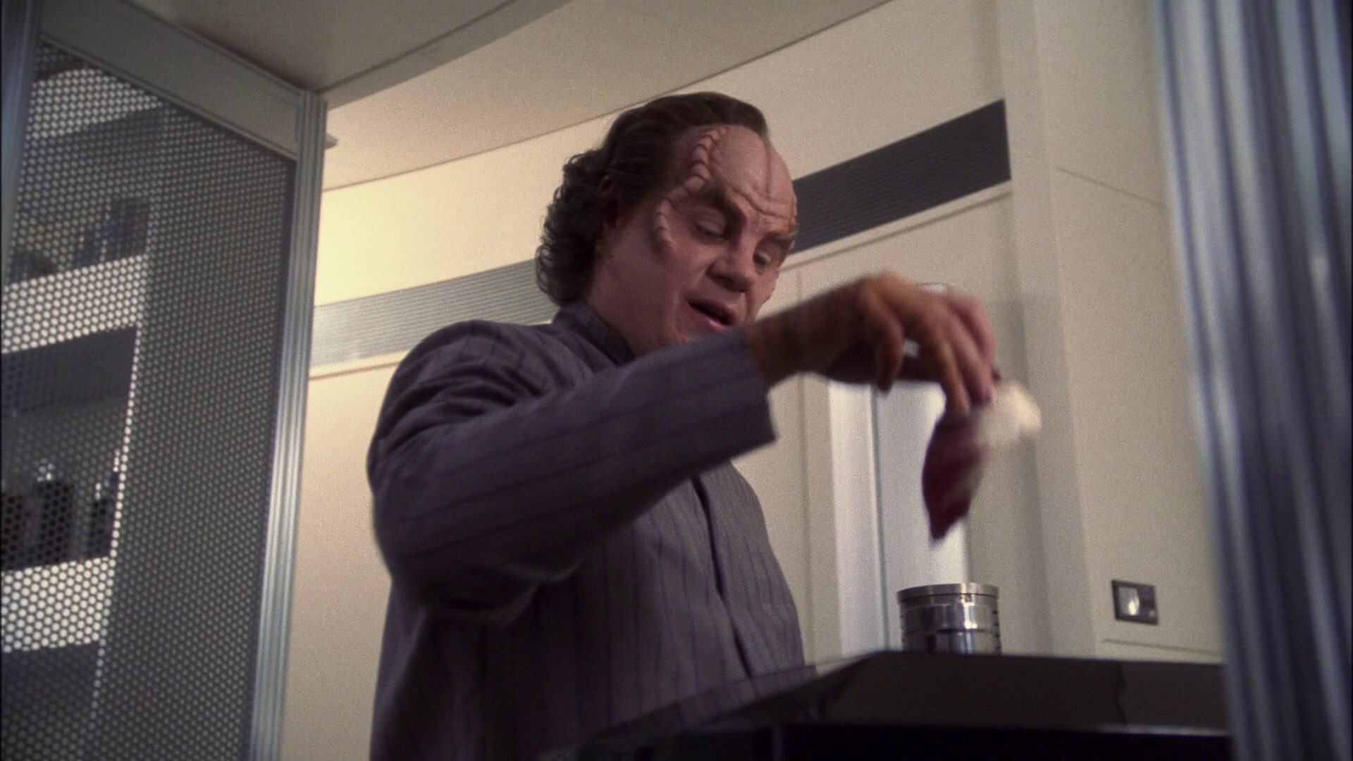 extant_StarTrek_ENT_1x13-DearDoctor_0062.jpg