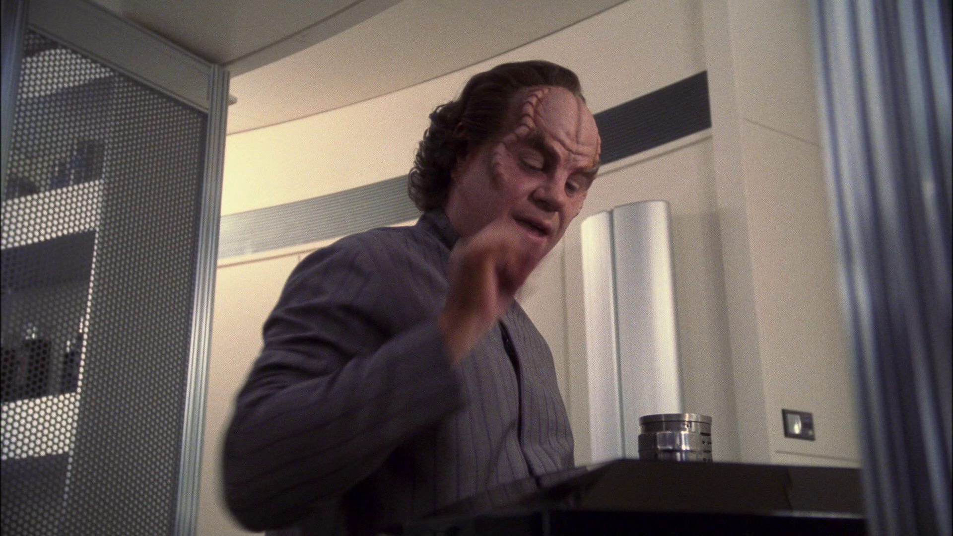 extant_StarTrek_ENT_1x13-DearDoctor_0063.jpg