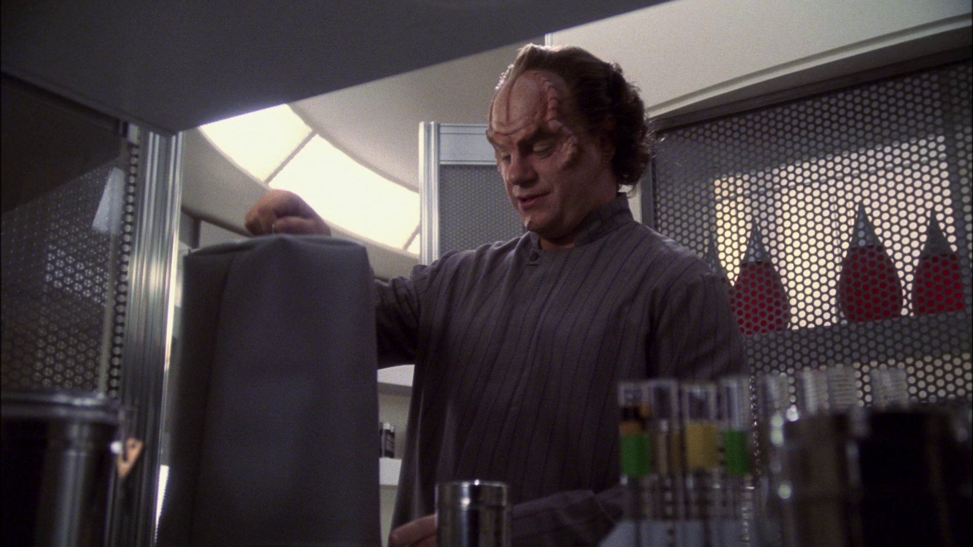 extant_StarTrek_ENT_1x13-DearDoctor_0072.jpg