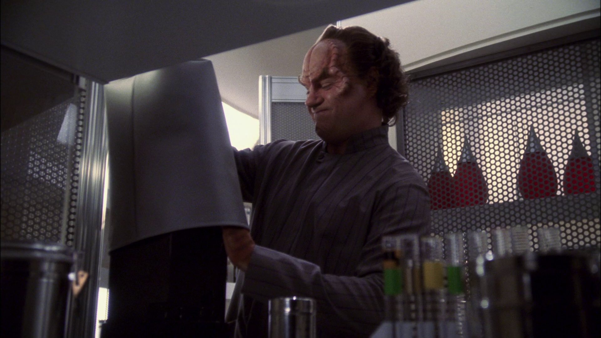 extant_StarTrek_ENT_1x13-DearDoctor_0074.jpg