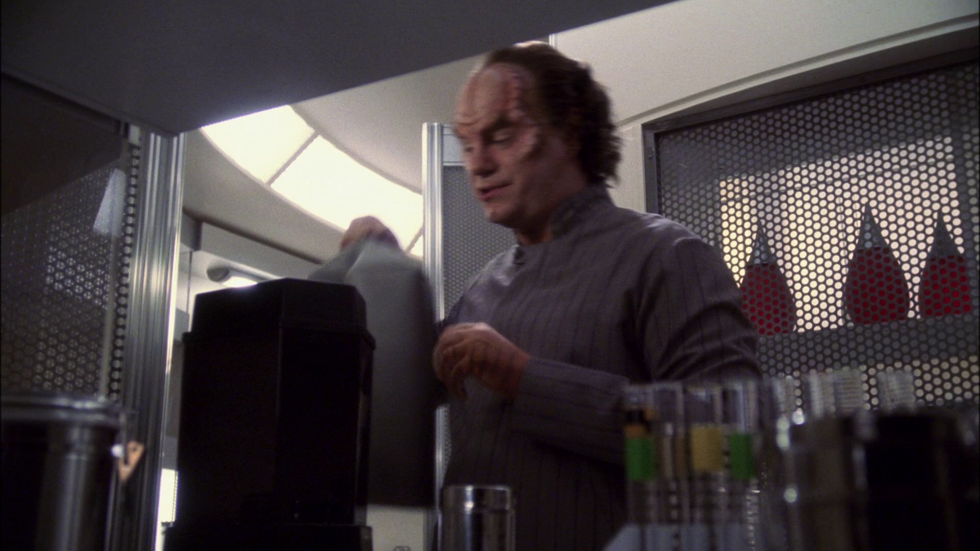 extant_StarTrek_ENT_1x13-DearDoctor_0077.jpg