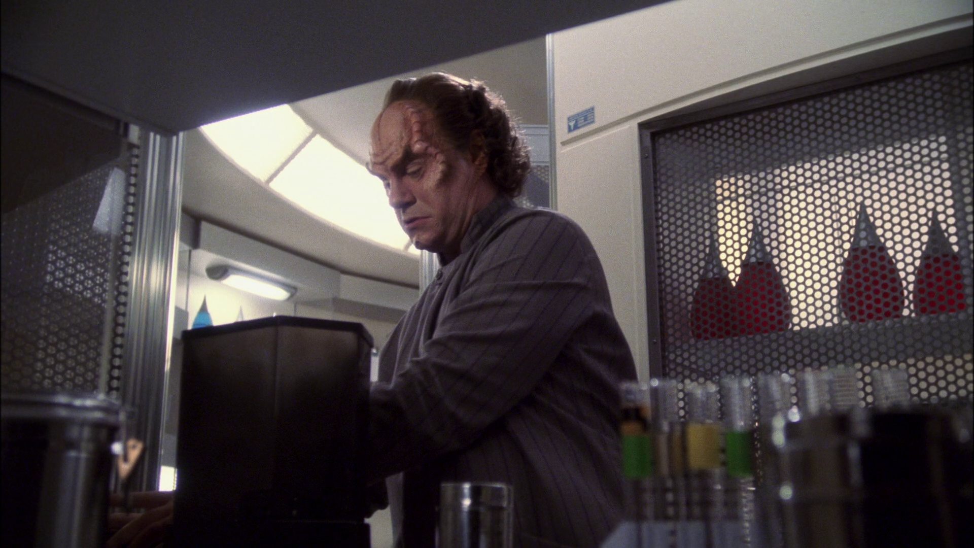 extant_StarTrek_ENT_1x13-DearDoctor_0083.jpg