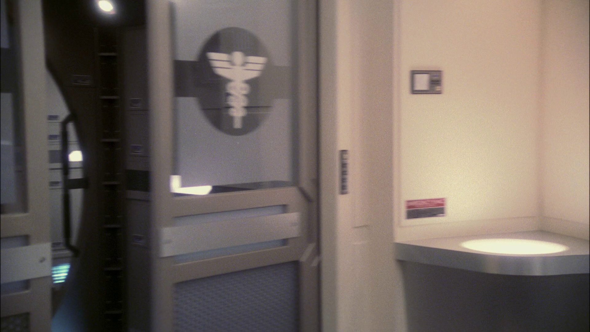 extant_StarTrek_ENT_1x13-DearDoctor_0311.jpg