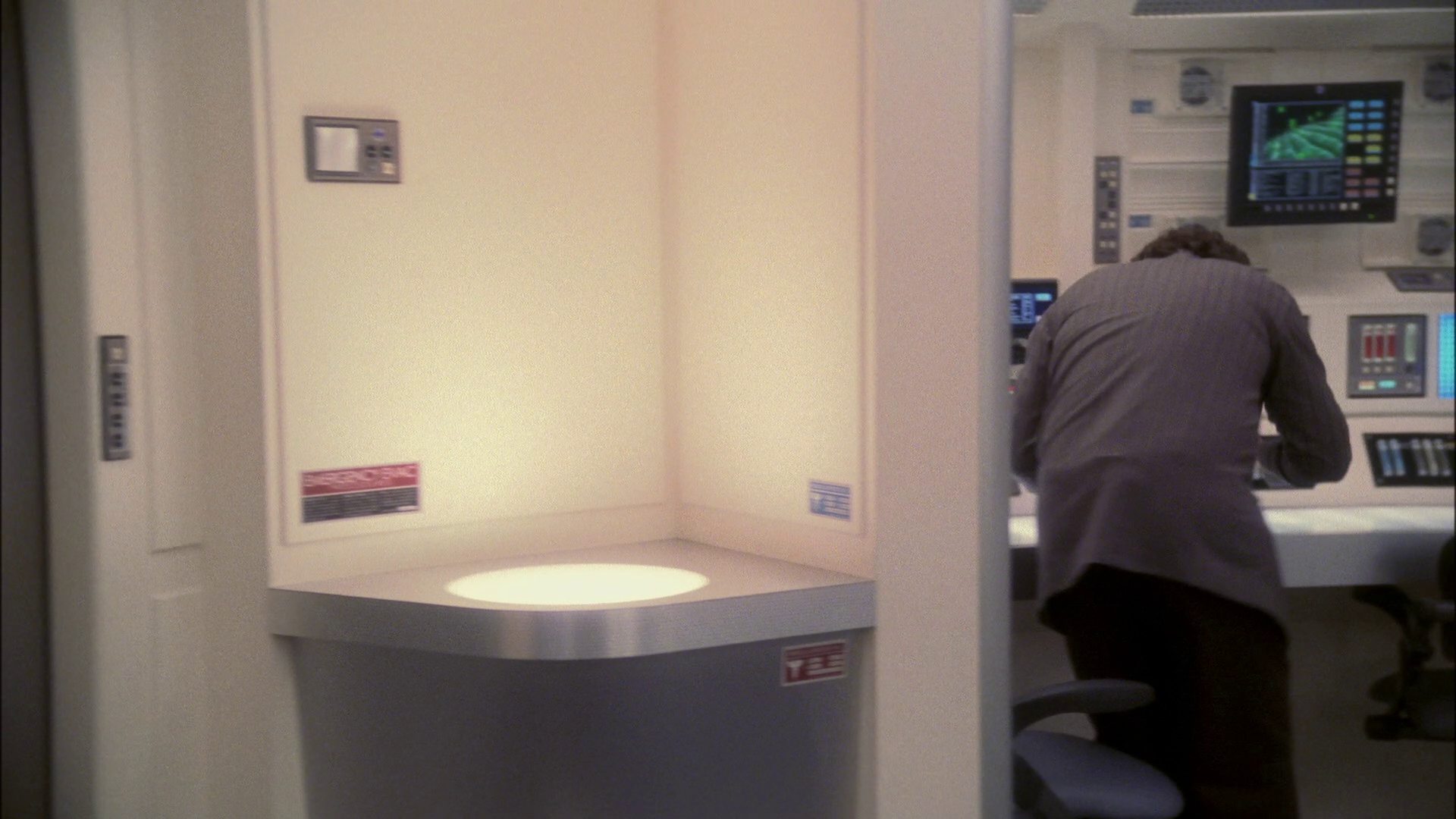 extant_StarTrek_ENT_1x13-DearDoctor_0313.jpg