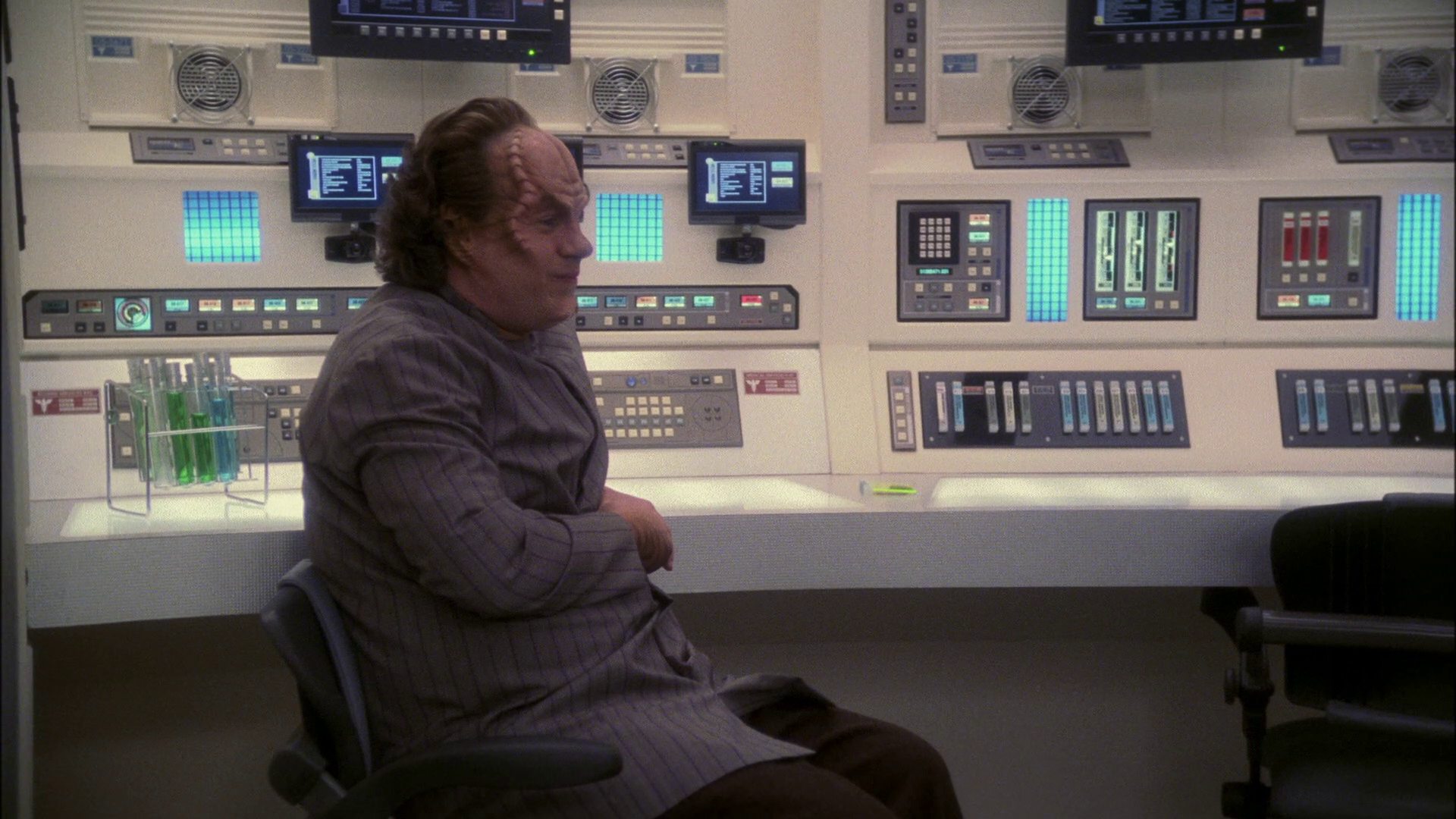 extant_StarTrek_ENT_1x13-DearDoctor_0323.jpg