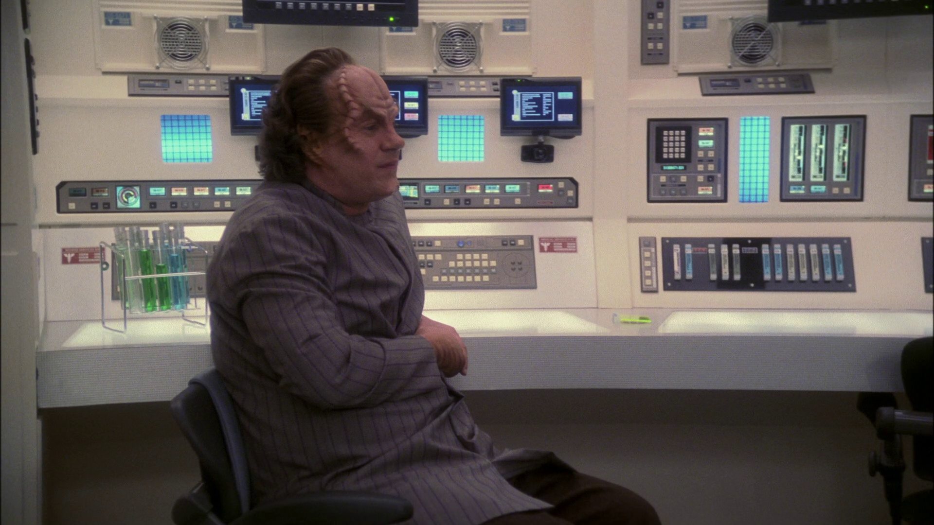 extant_StarTrek_ENT_1x13-DearDoctor_0325.jpg