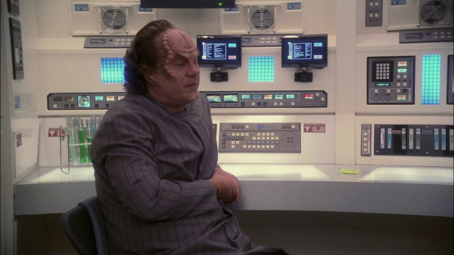 extant_StarTrek_ENT_1x13-DearDoctor_0329.jpg
