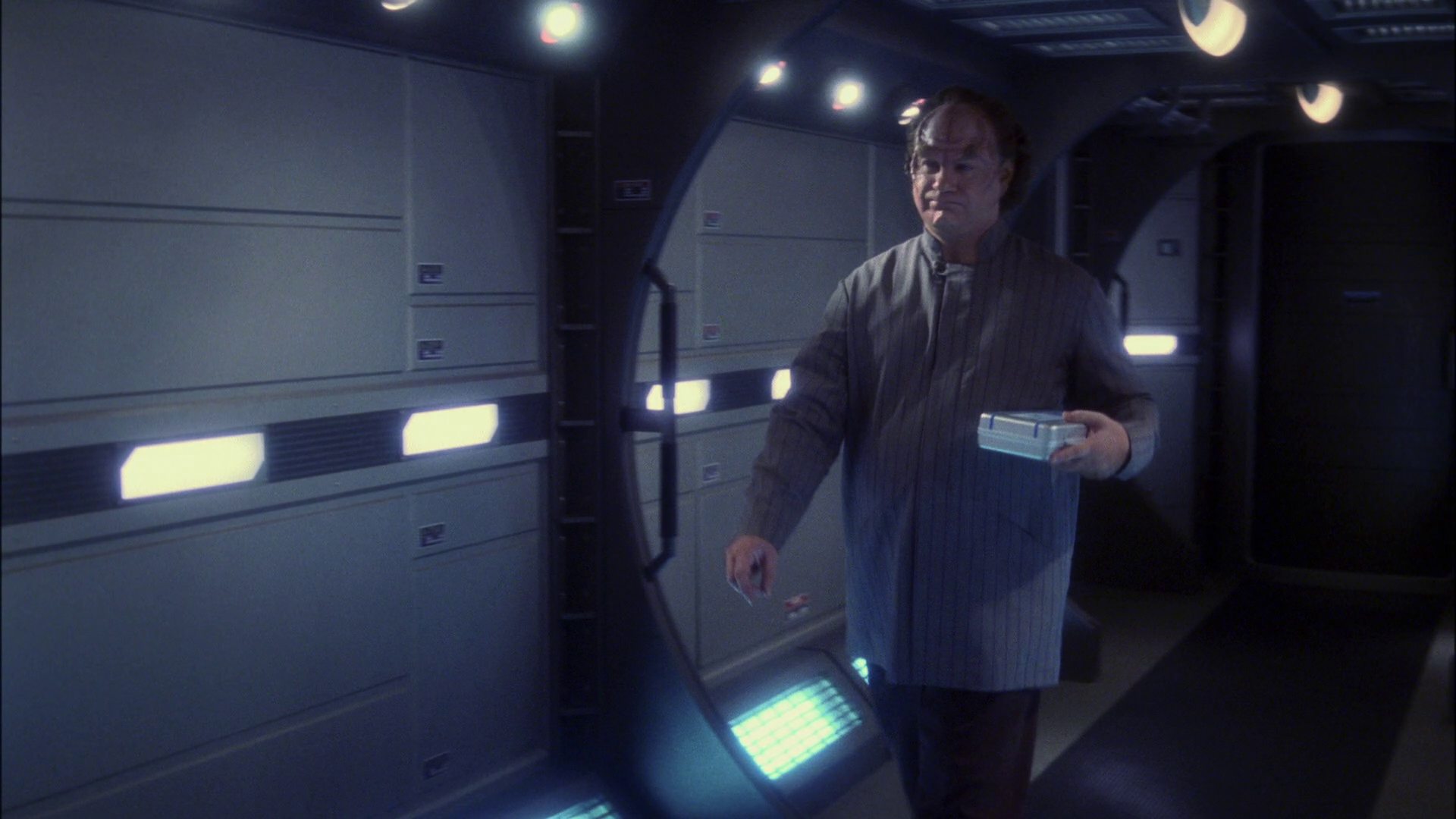 extant_StarTrek_ENT_1x13-DearDoctor_0352.jpg