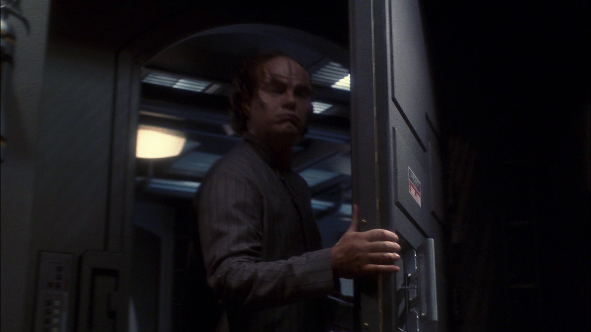 extant_StarTrek_ENT_1x13-DearDoctor_0362.jpg
