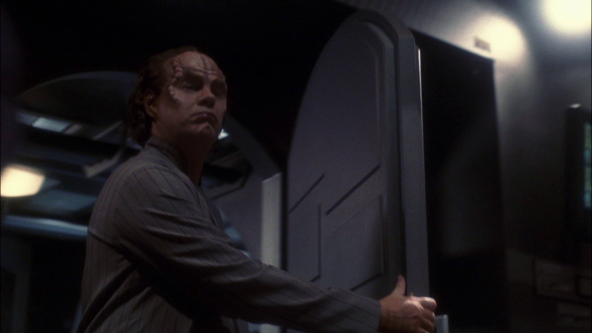 extant_StarTrek_ENT_1x13-DearDoctor_0363.jpg