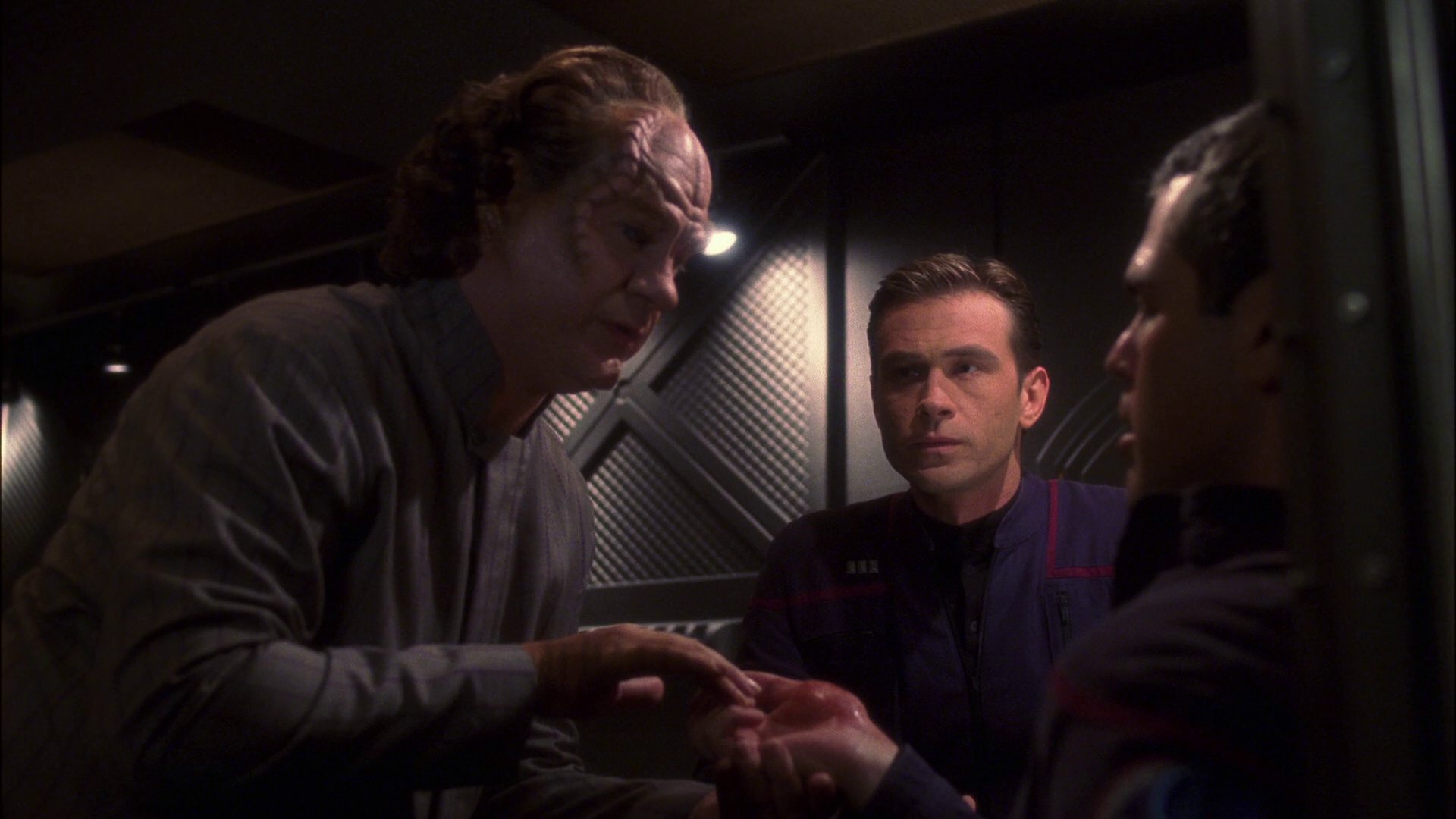 extant_StarTrek_ENT_1x13-DearDoctor_0406.jpg