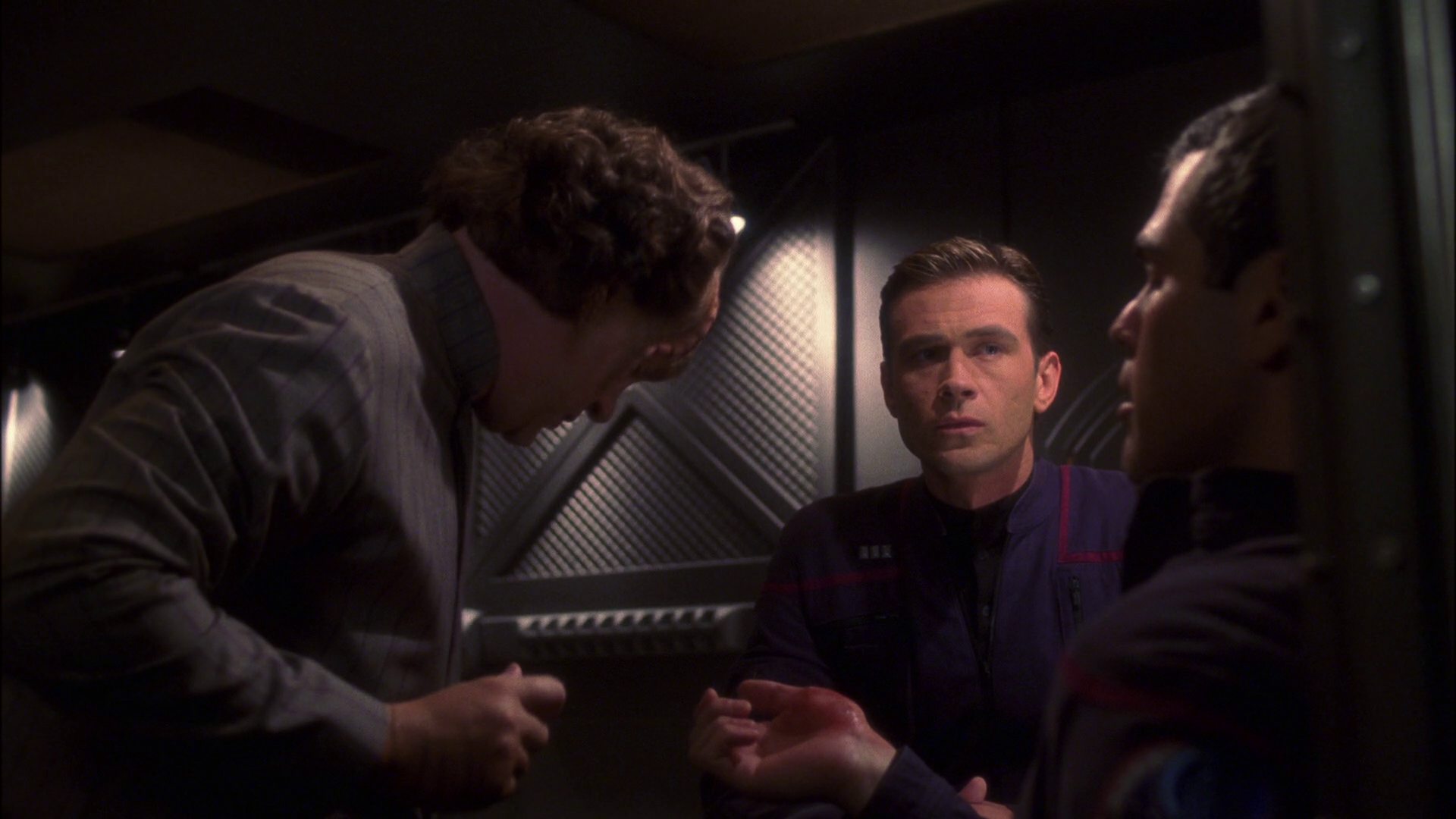 extant_StarTrek_ENT_1x13-DearDoctor_0411.jpg