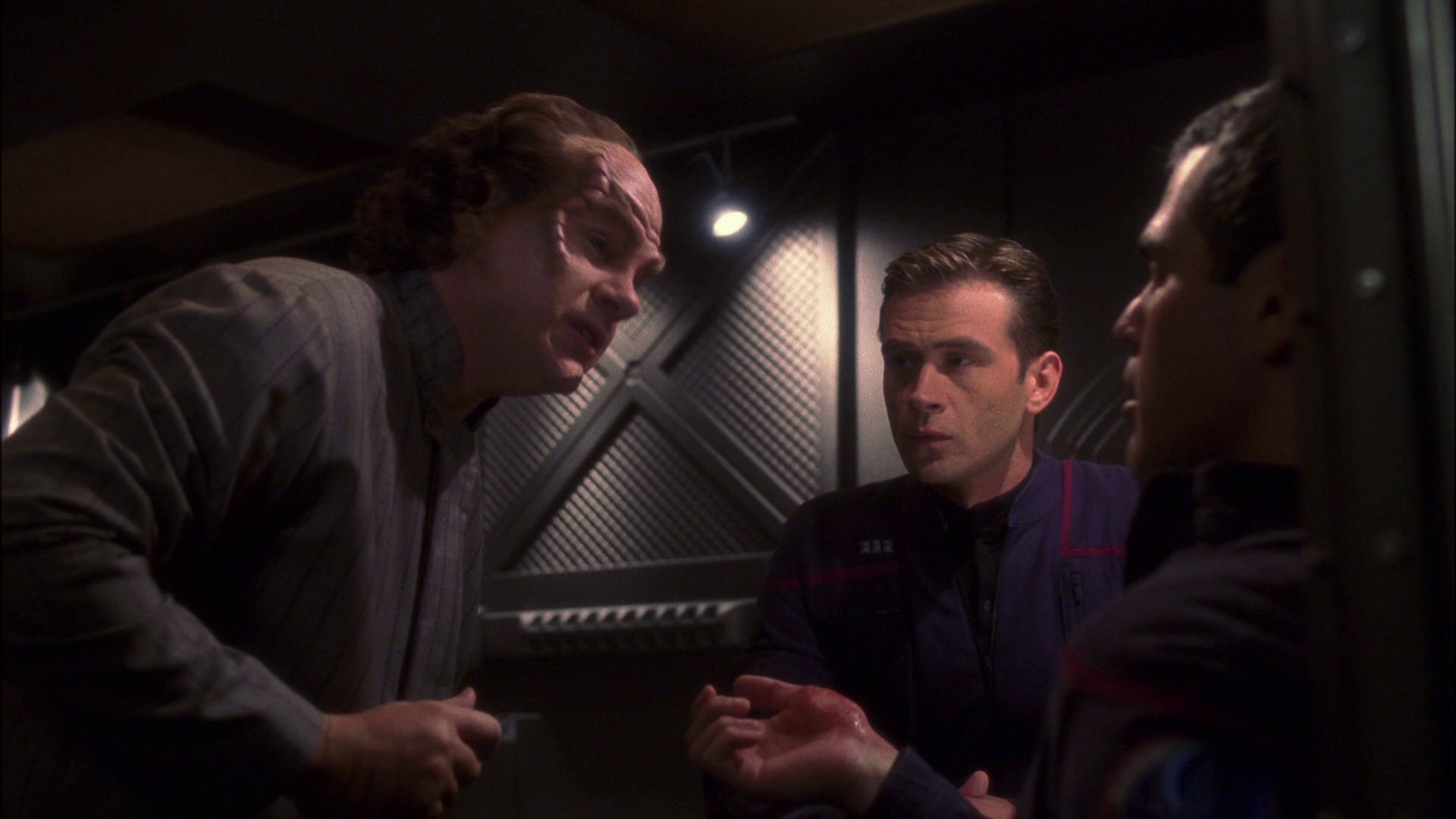 extant_StarTrek_ENT_1x13-DearDoctor_0412.jpg