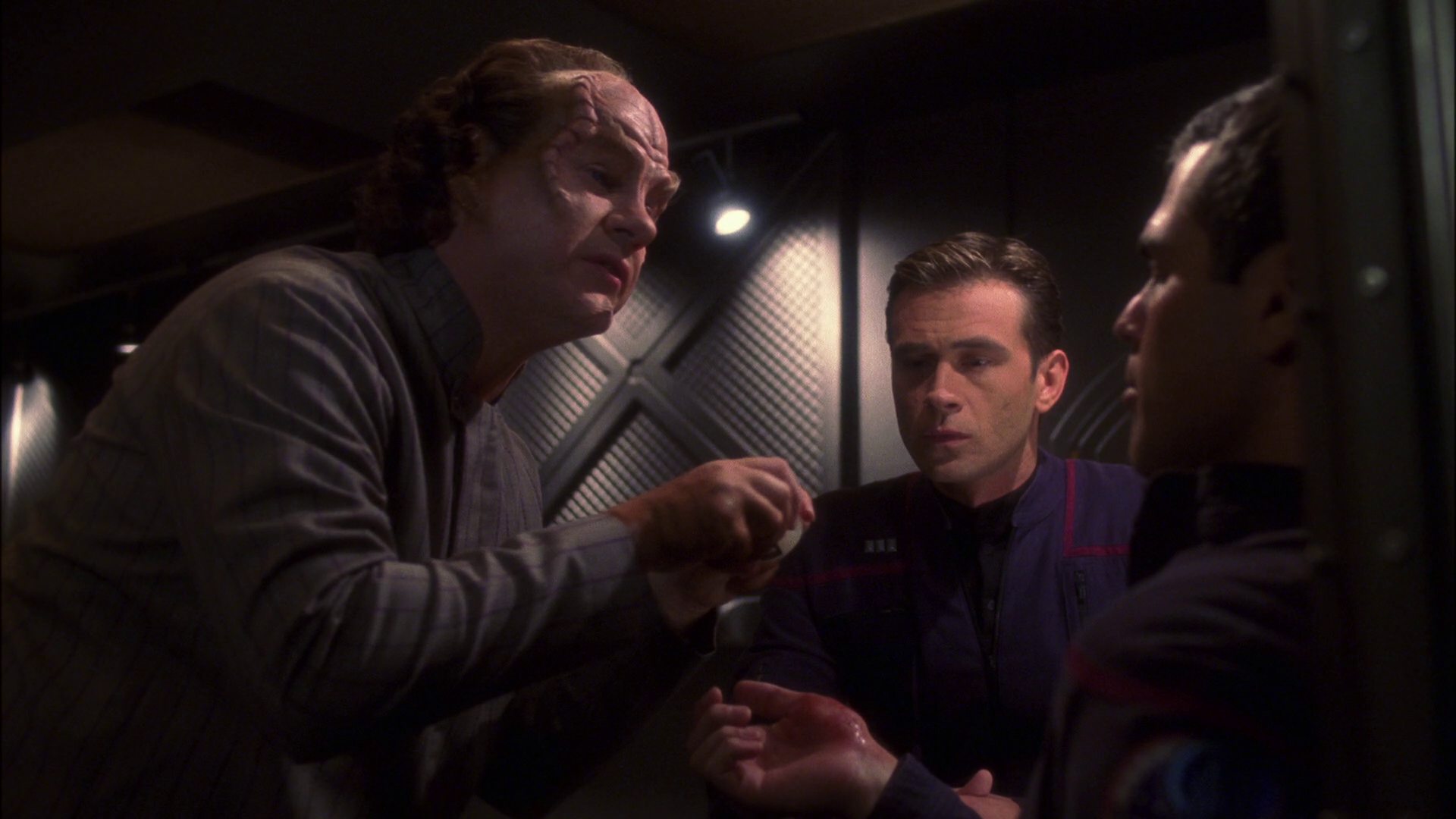 extant_StarTrek_ENT_1x13-DearDoctor_0414.jpg
