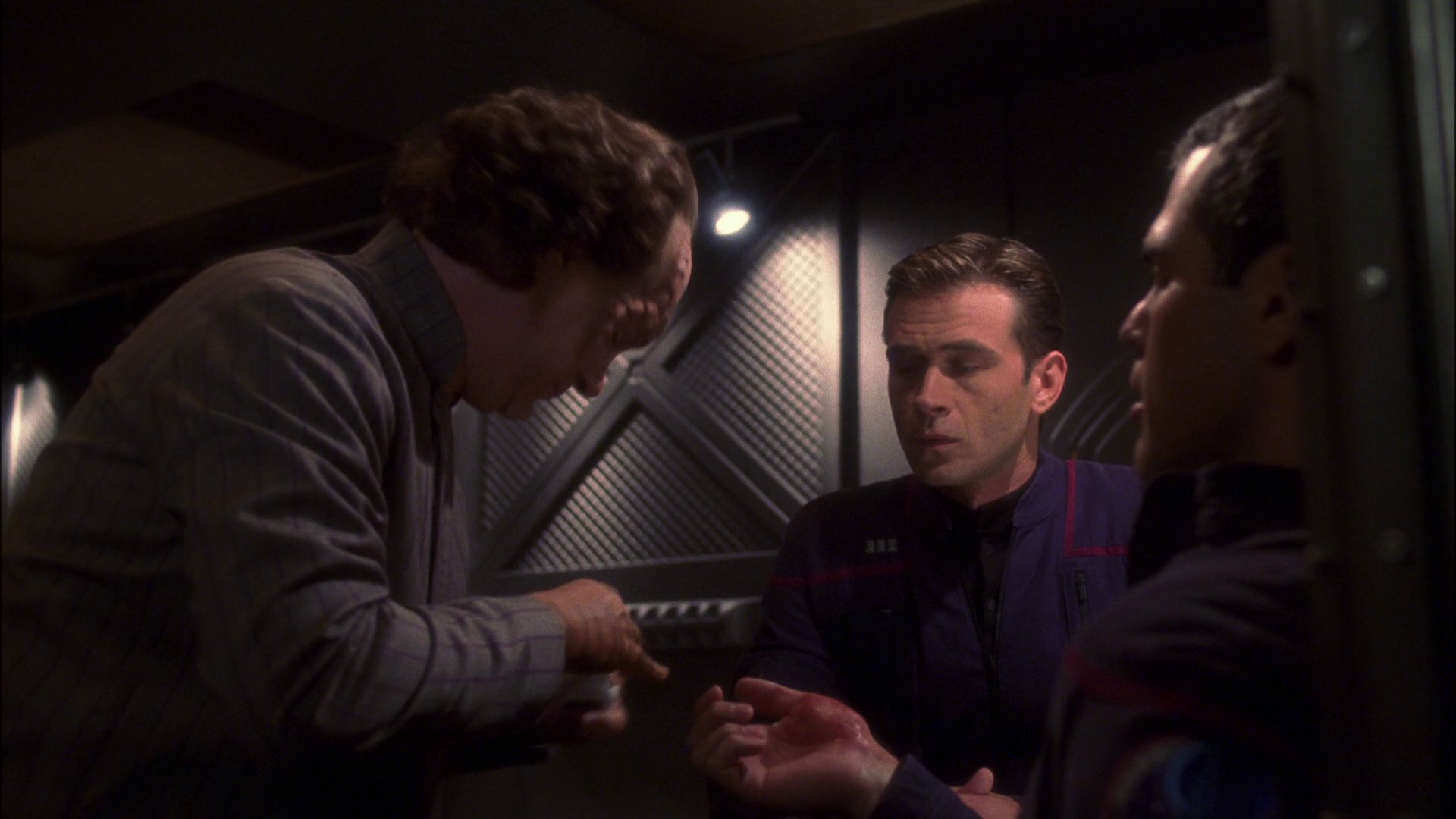 extant_StarTrek_ENT_1x13-DearDoctor_0417.jpg