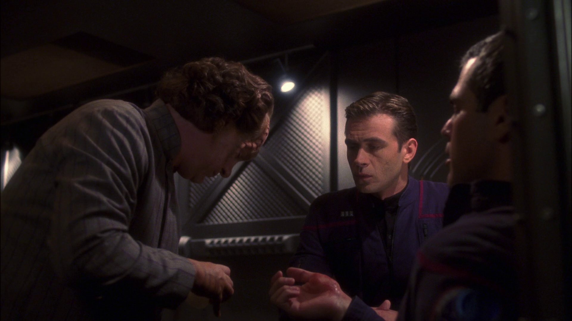 extant_StarTrek_ENT_1x13-DearDoctor_0418.jpg