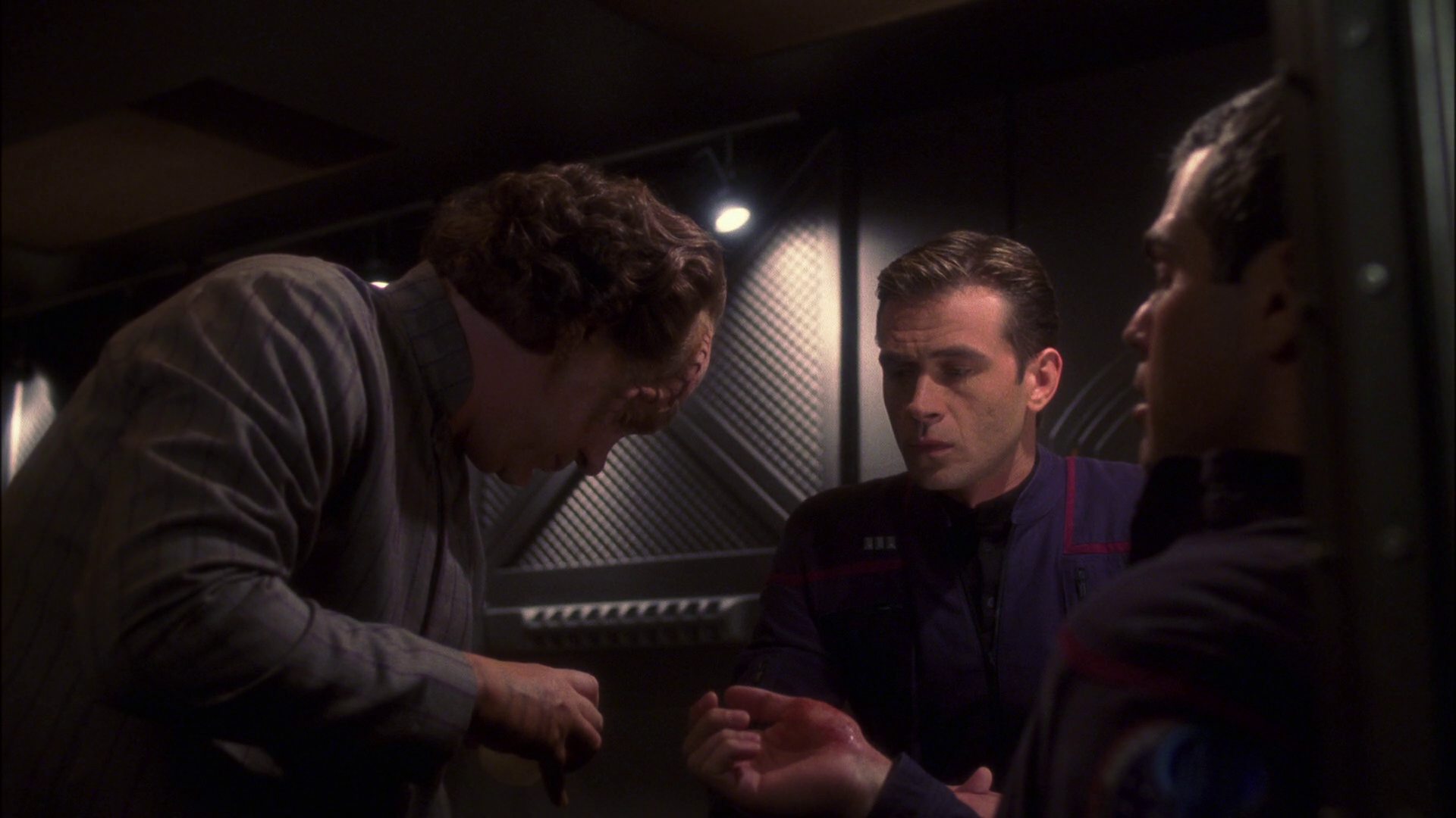 extant_StarTrek_ENT_1x13-DearDoctor_0419.jpg