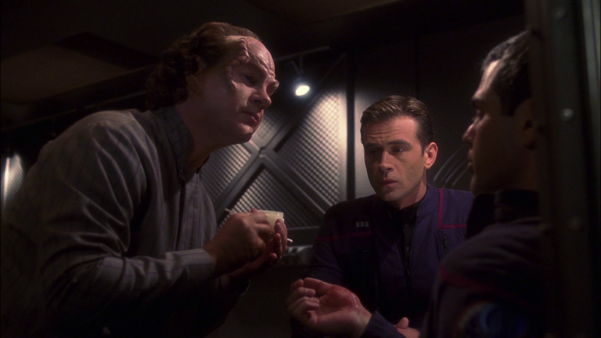 extant_StarTrek_ENT_1x13-DearDoctor_0423.jpg