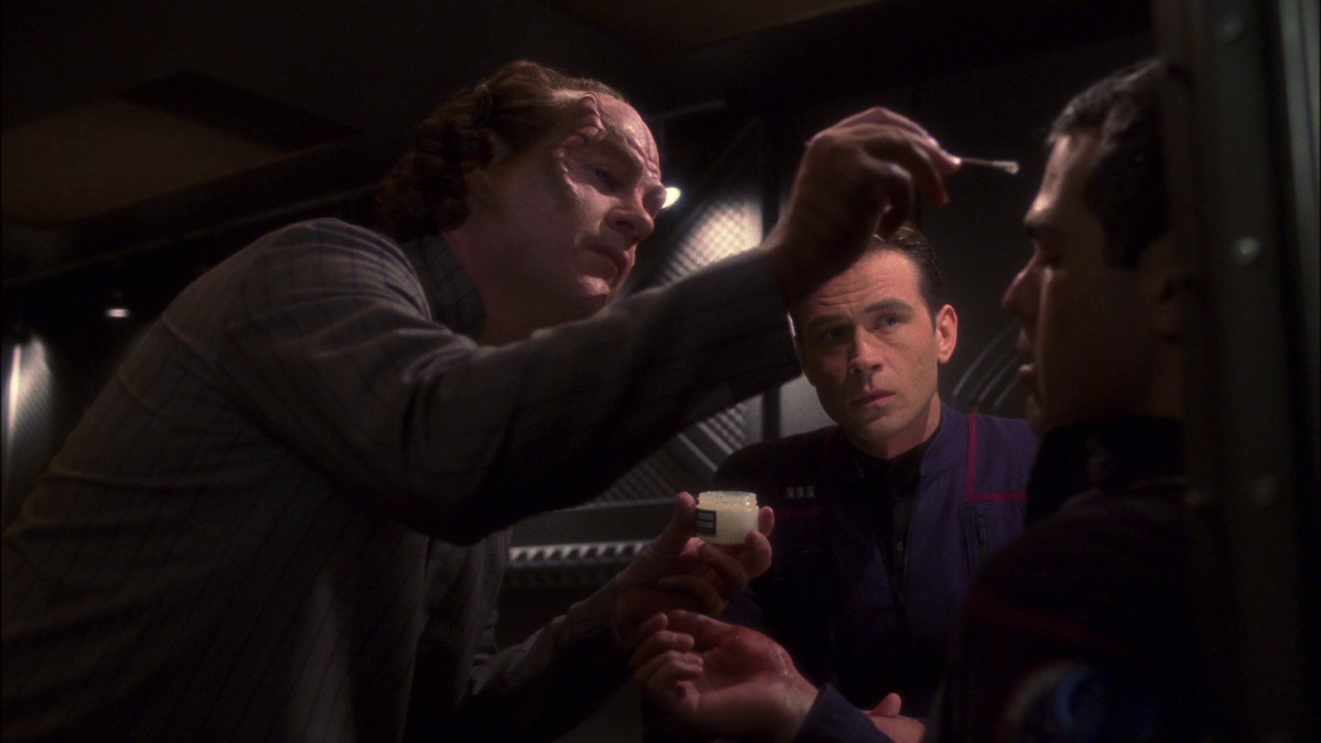 extant_StarTrek_ENT_1x13-DearDoctor_0428.jpg