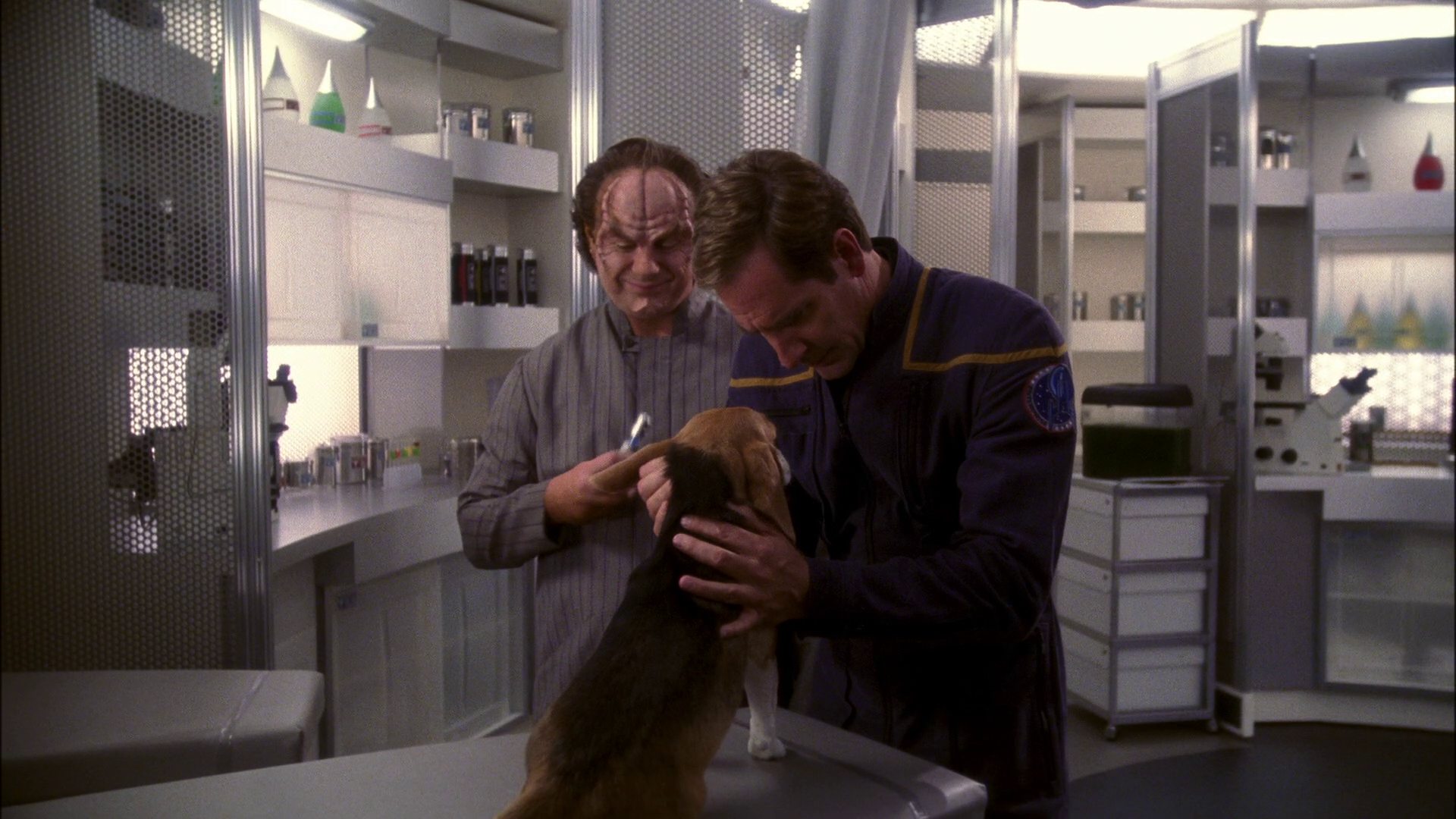 extant_StarTrek_ENT_1x13-DearDoctor_0499.jpg