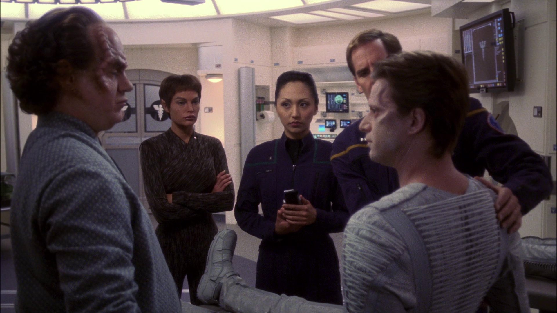extant_StarTrek_ENT_1x13-DearDoctor_0916.jpg