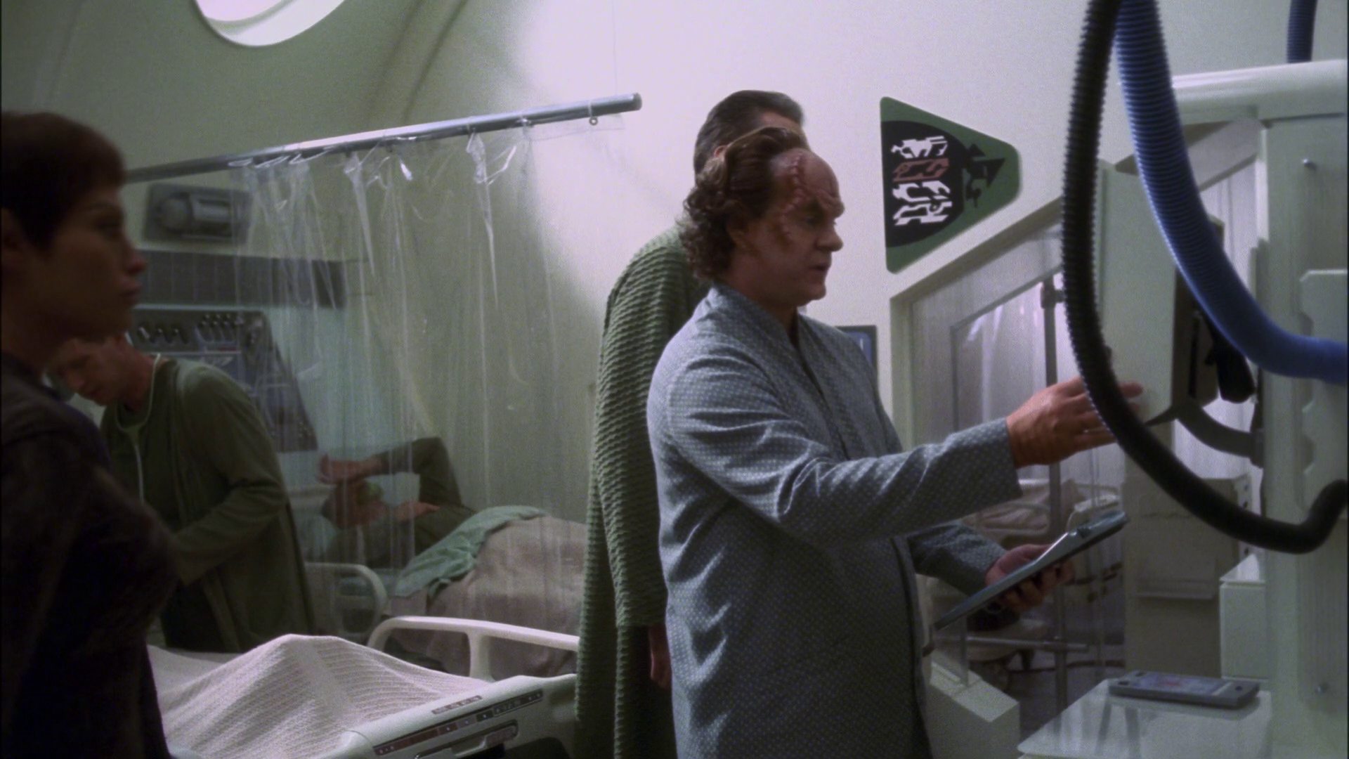 extant_StarTrek_ENT_1x13-DearDoctor_1412.jpg